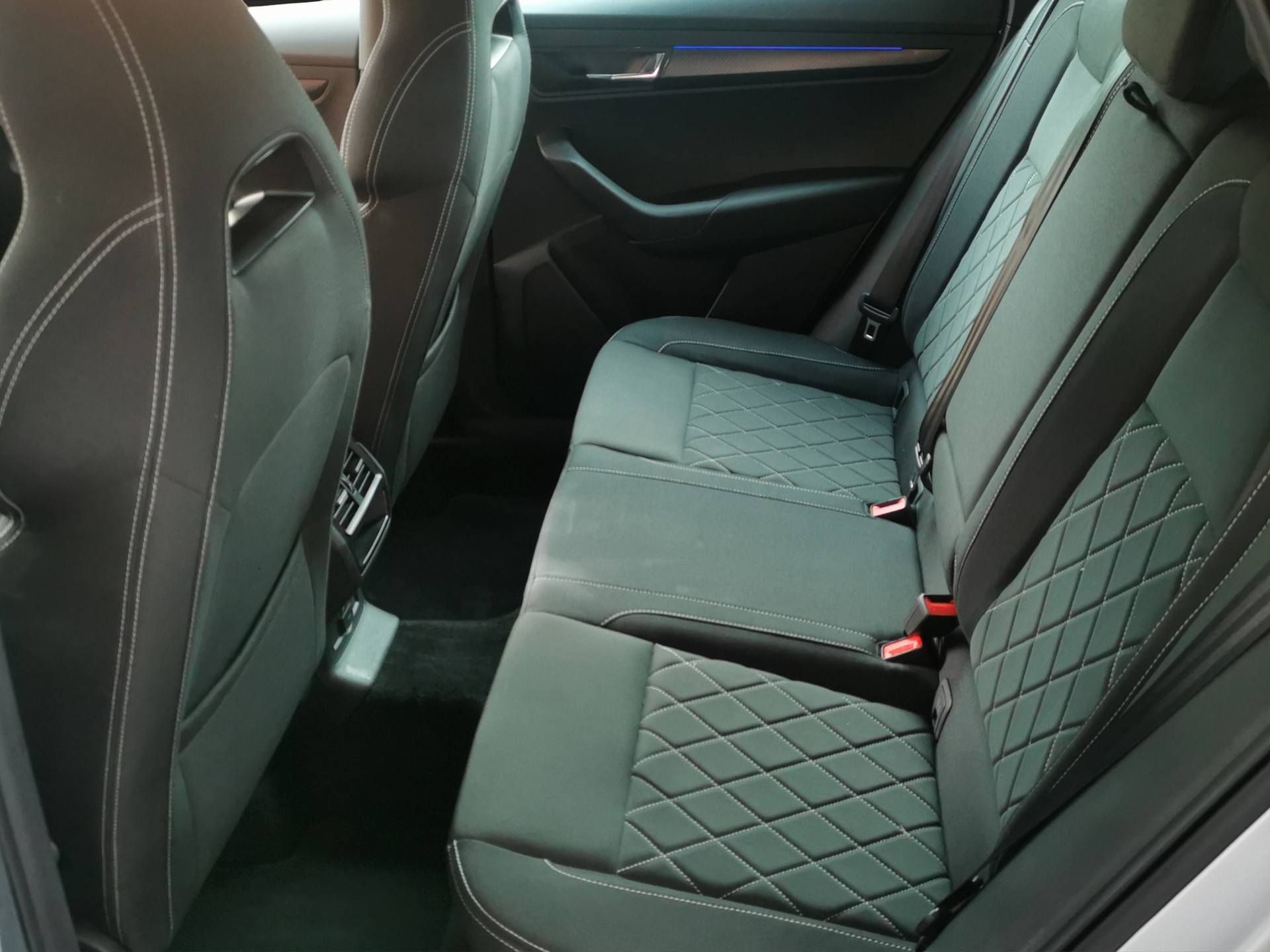 SKODA Karoq 2.0 TSI SportLine 4x4 DSG-image-13