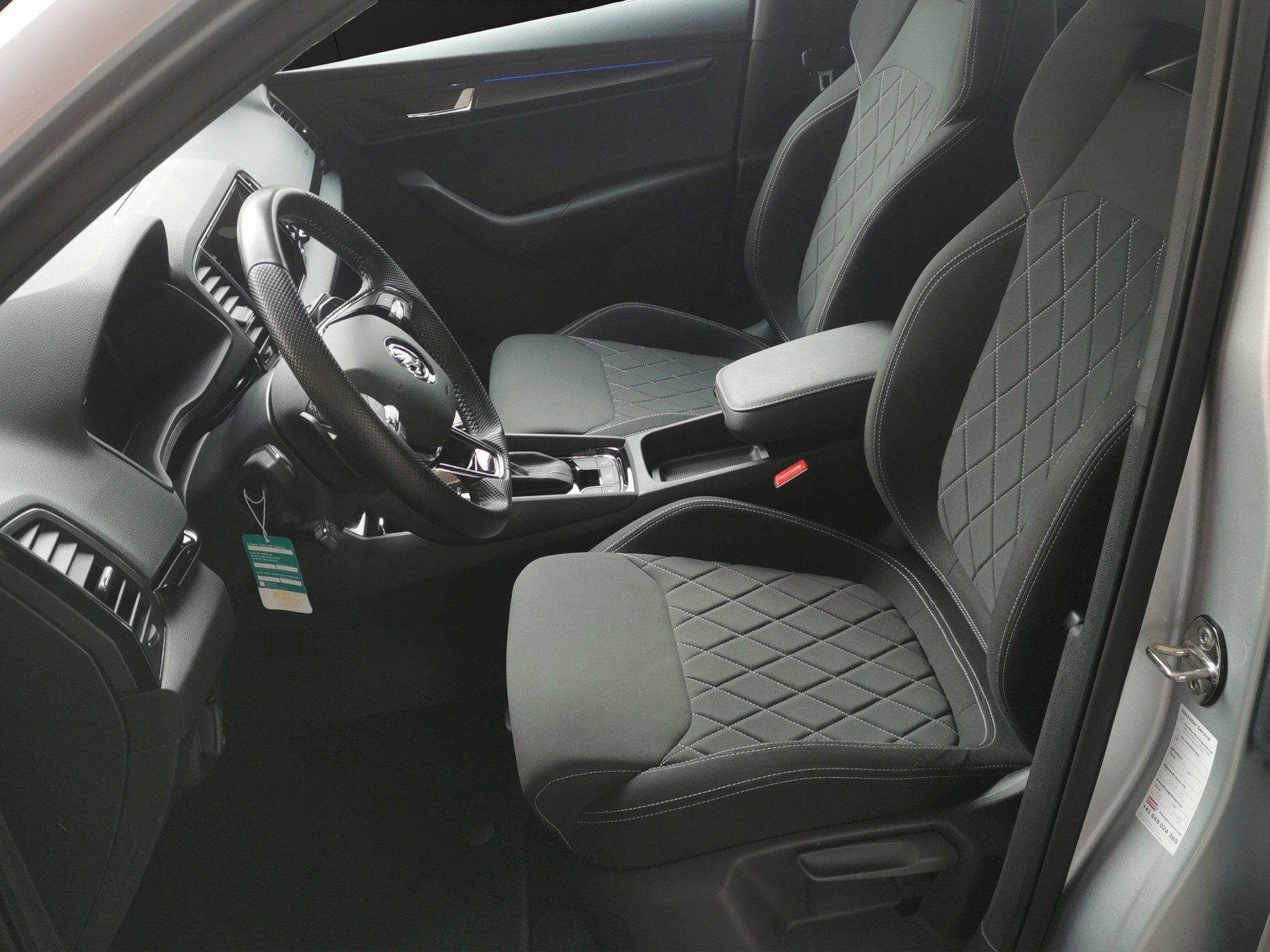 SKODA Karoq 2.0 TSI SportLine 4x4 DSG-image-11