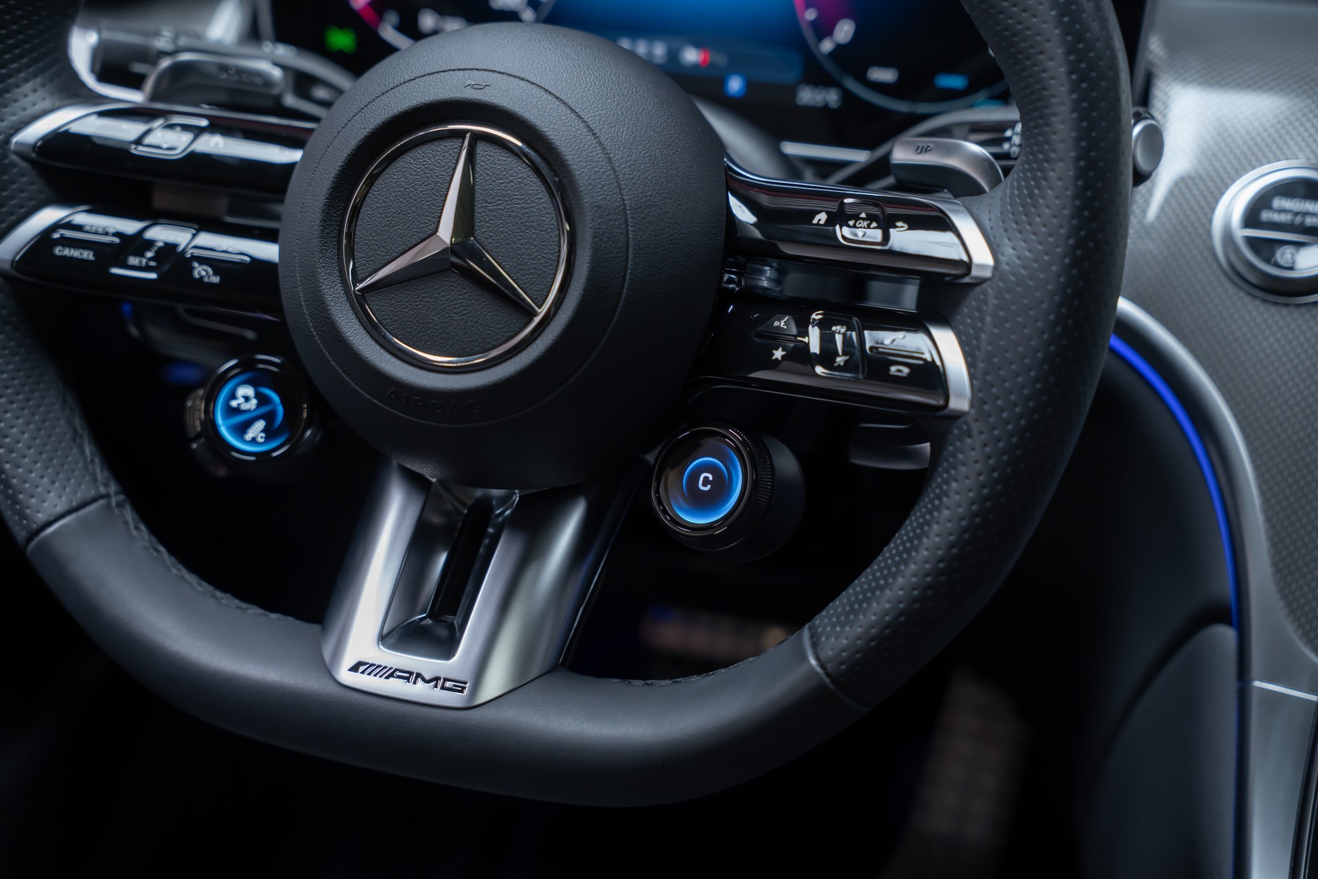 MERCEDES-BENZ GLC 43 AMG Executive Edition 4matic Coupé / Panorama-Schiebedach / Performance-Auspuff / 360° Kamera-image-27
