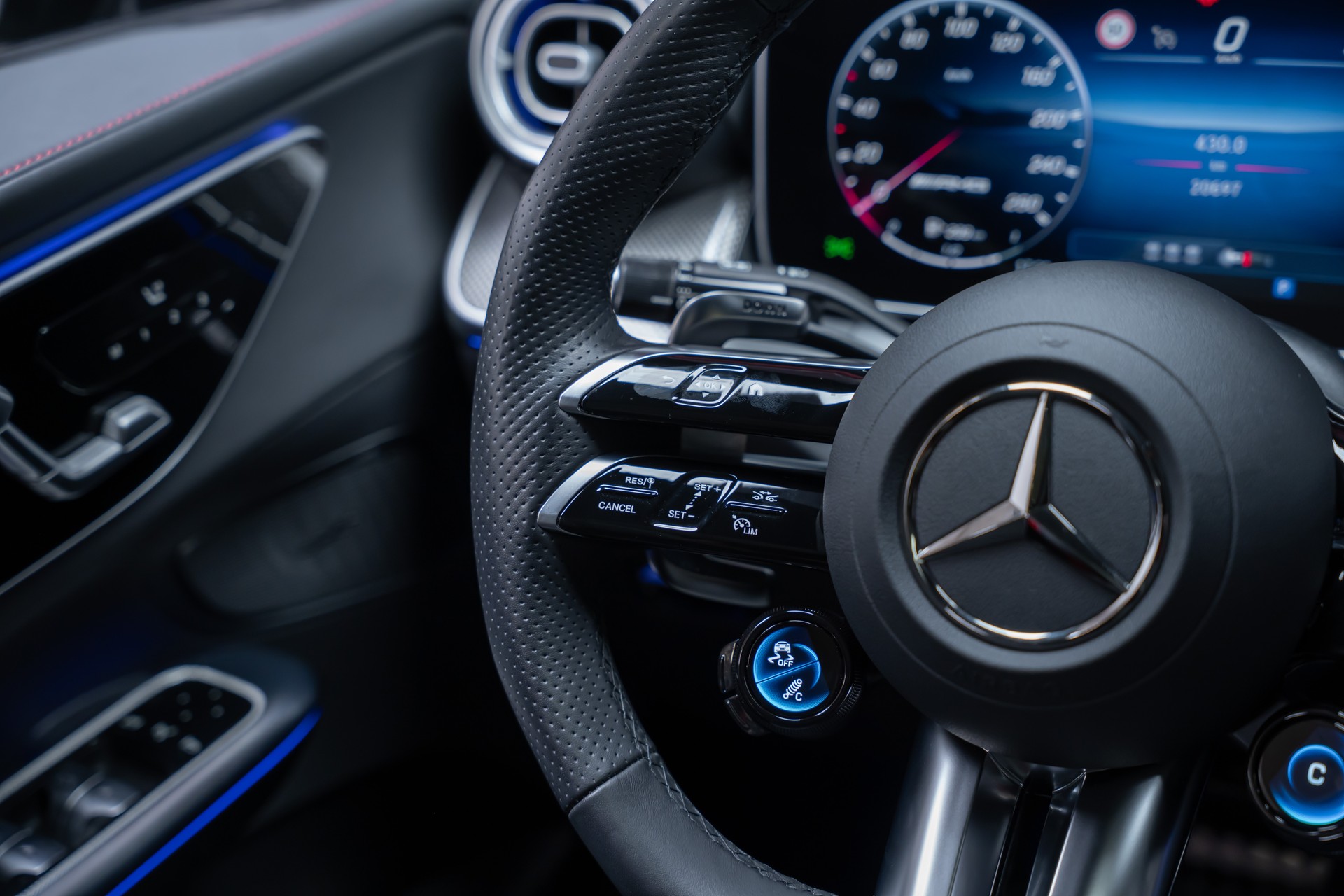 MERCEDES-BENZ GLC 43 AMG Executive Edition 4matic Coupé / Panorama-Schiebedach / Performance-Auspuff / 360° Kamera-image-24