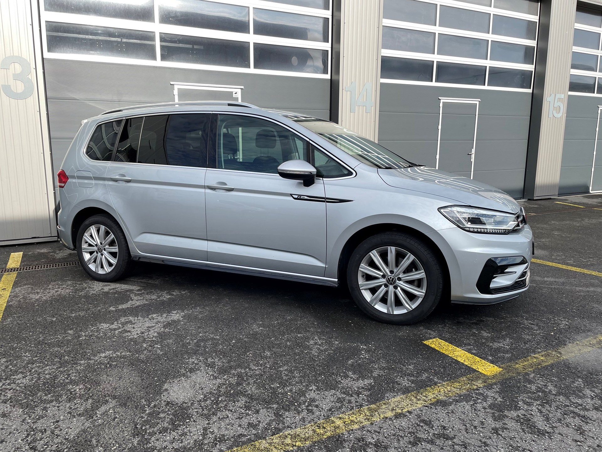 VW Touran 1.4 TSI BlueMotion Technology Sport DSG-image-2