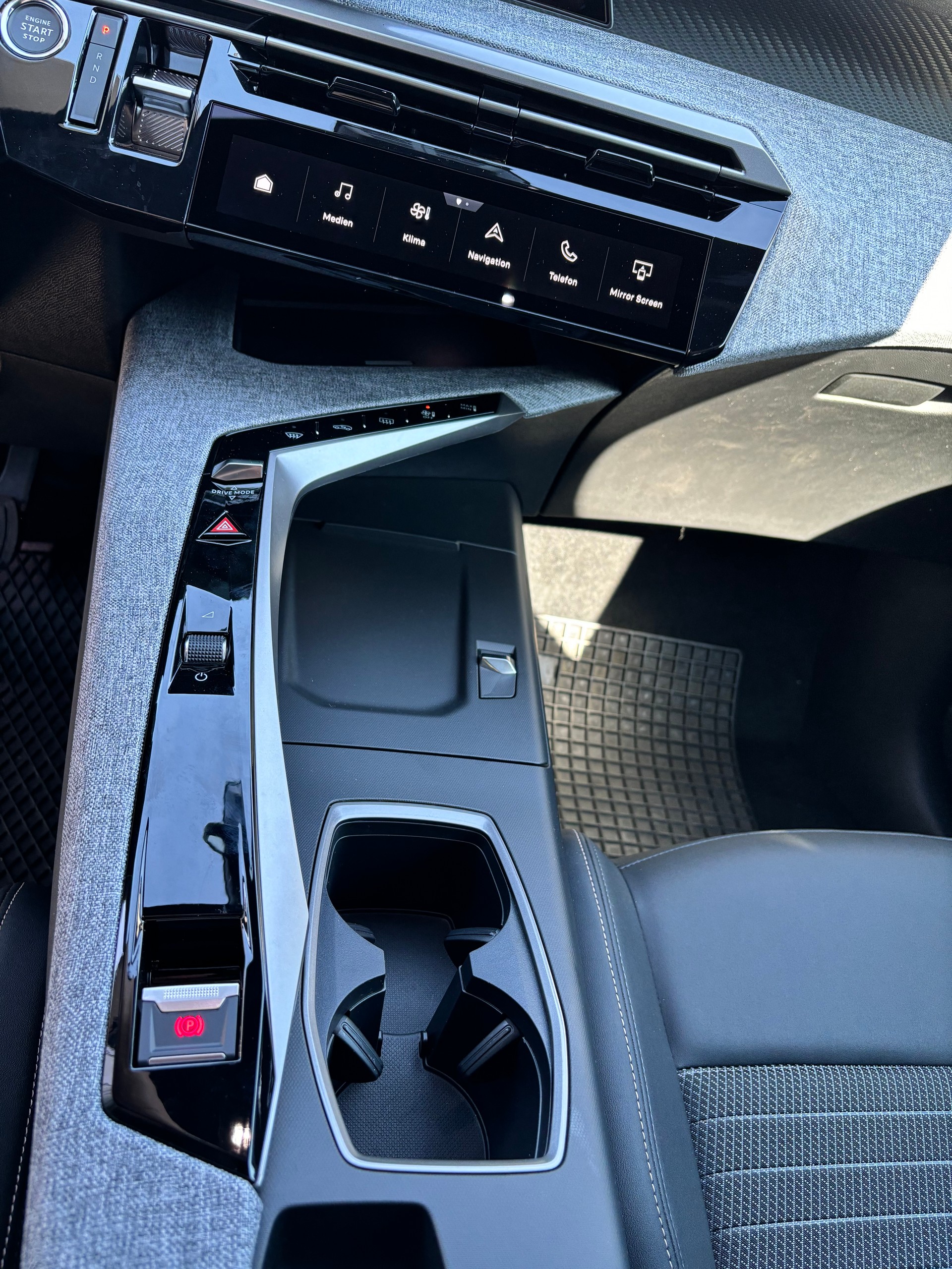 PEUGEOT 3008 73kWh Allure-image-13