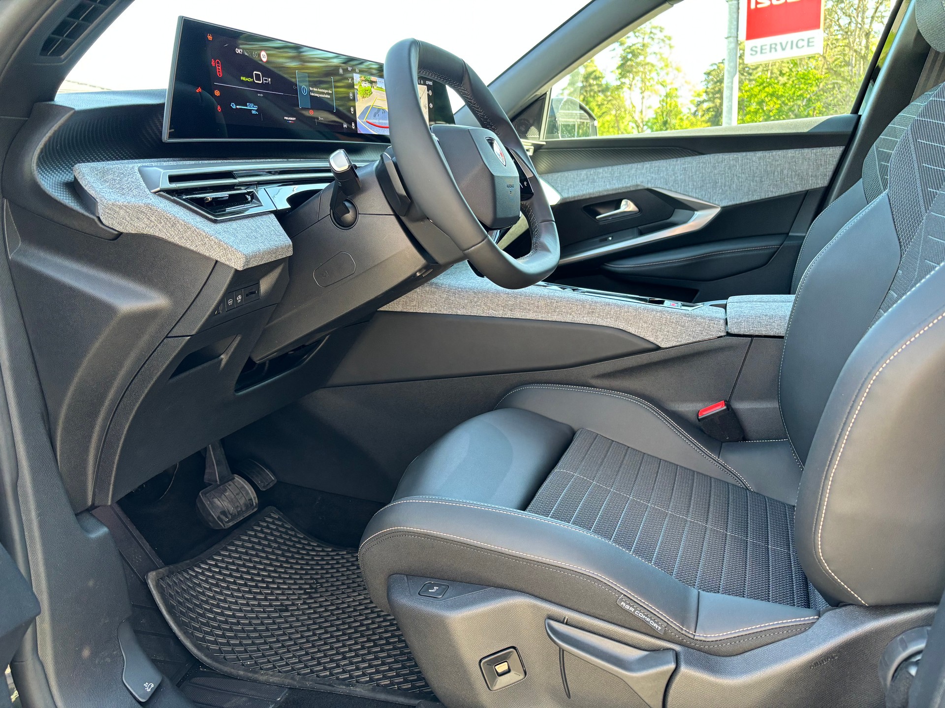 PEUGEOT 3008 73kWh Allure-image-11