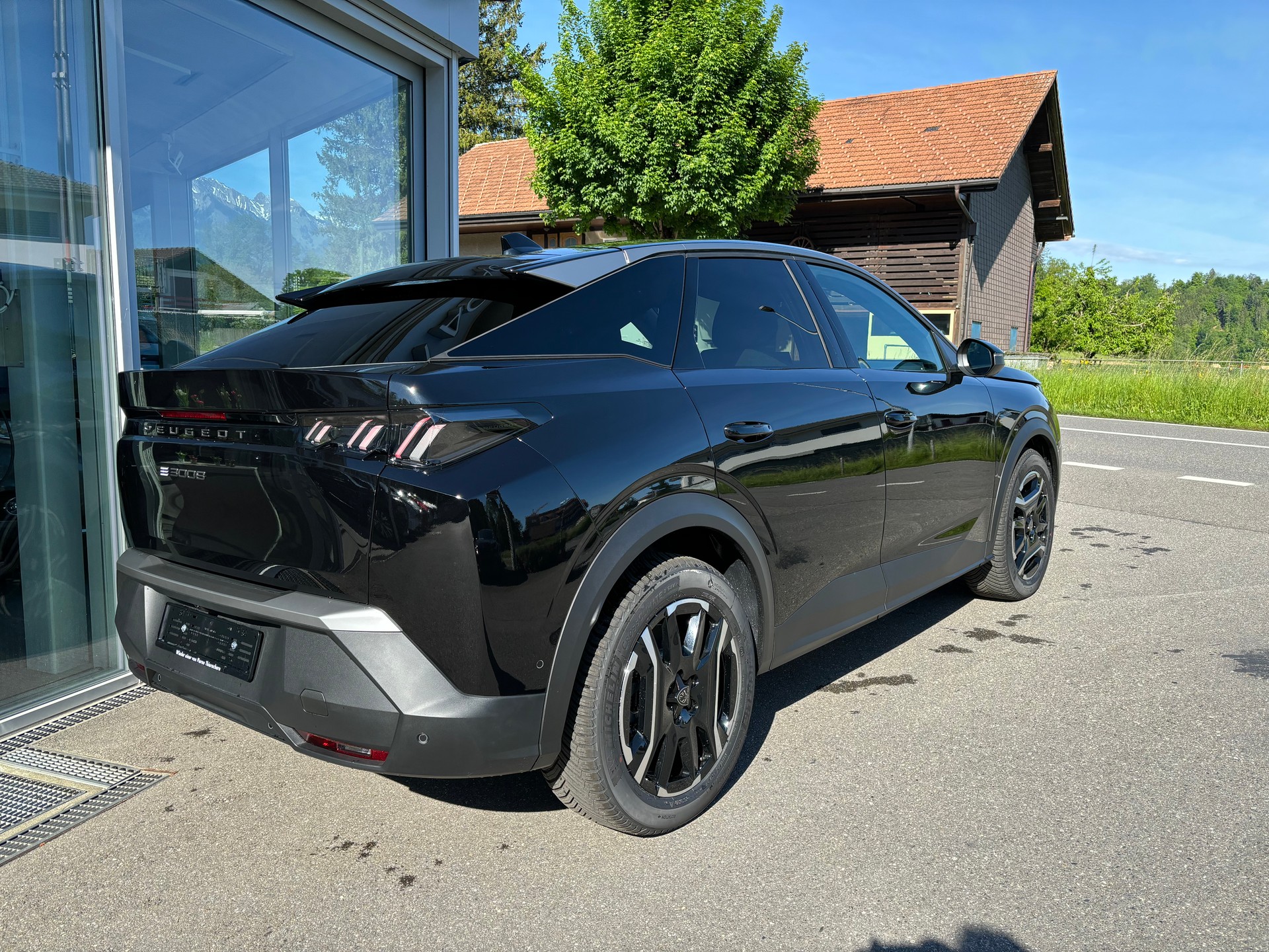 PEUGEOT 3008 73kWh Allure-image-3