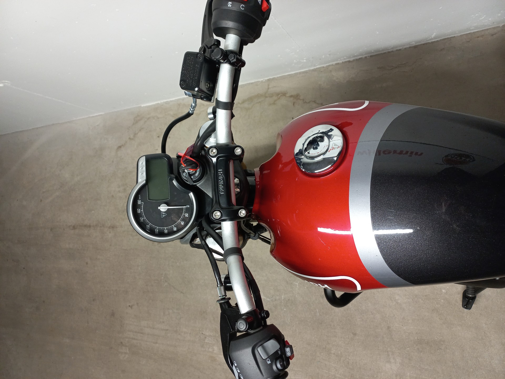 TRIUMPH Speed 400-image-6