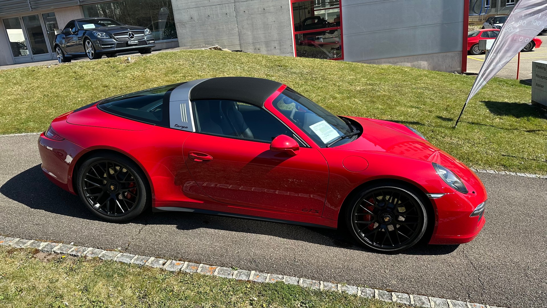 PORSCHE 911 Targa 4 GTS-showroom-element-3