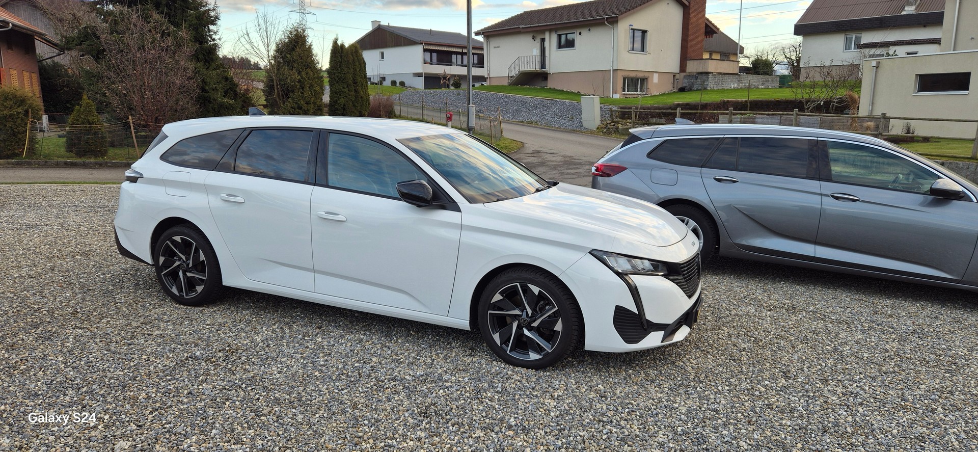 PEUGEOT 308 SW 1.5 BlueHDI Allure Pack EAT8-image-2