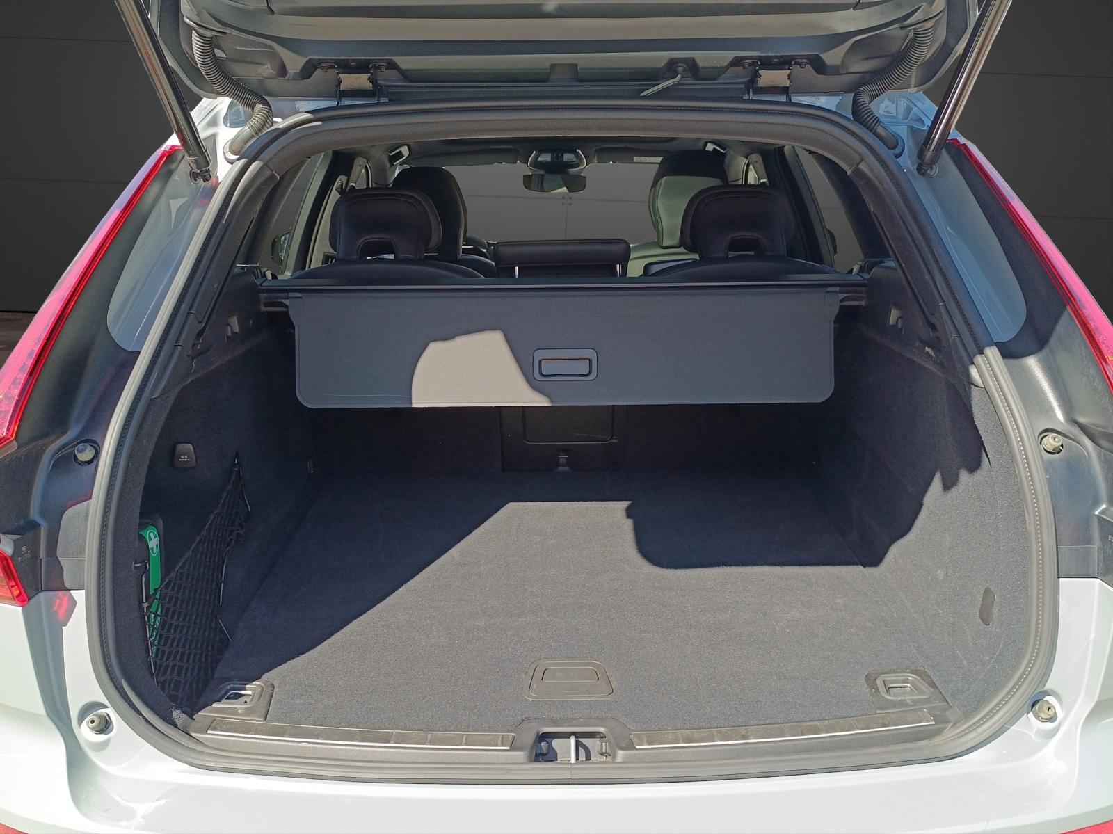 VOLVO XC60 2.0 T6 TE Plus Dark eAWD-image-15