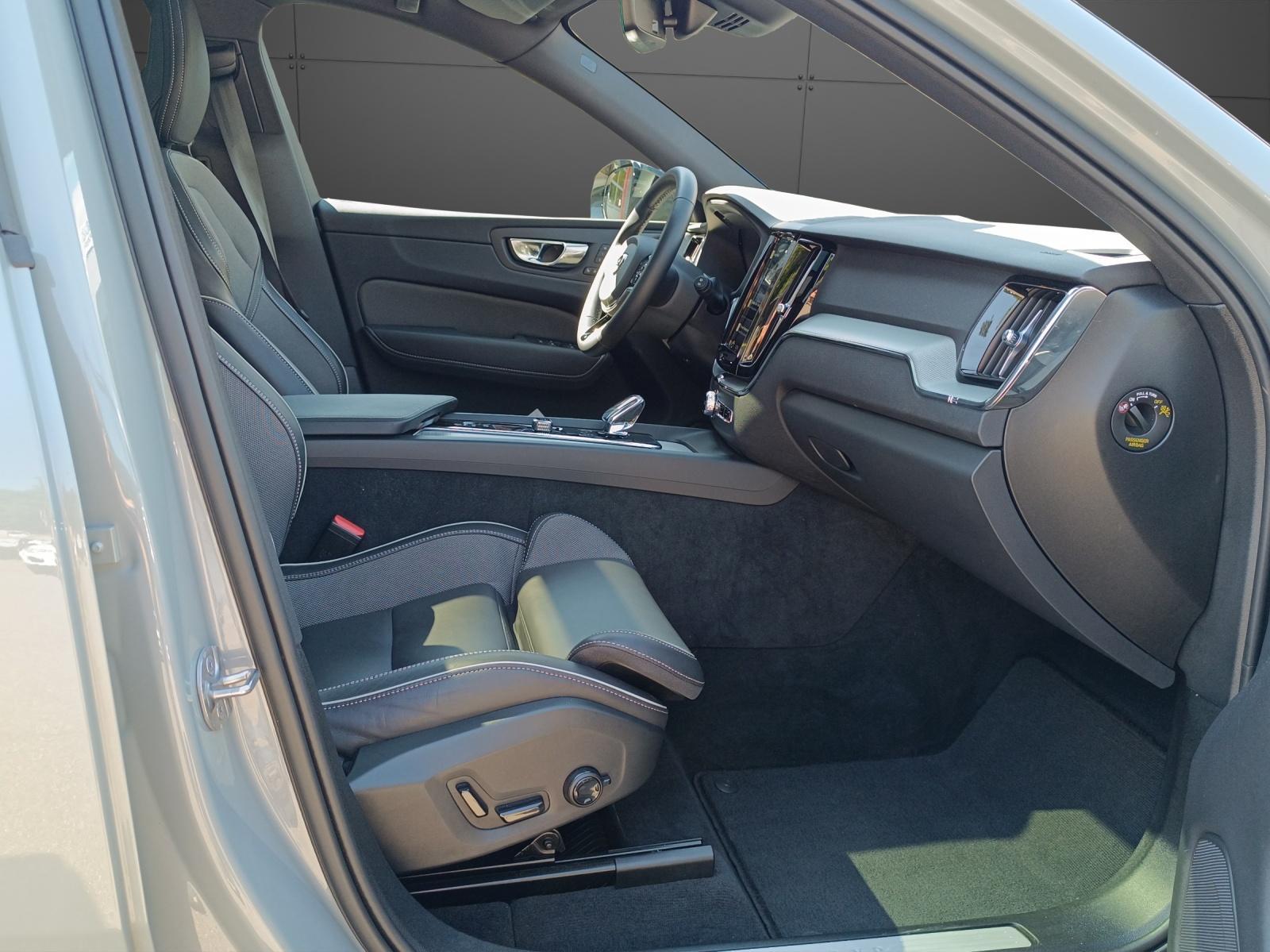VOLVO XC60 2.0 T6 TE Plus Dark eAWD-image-13