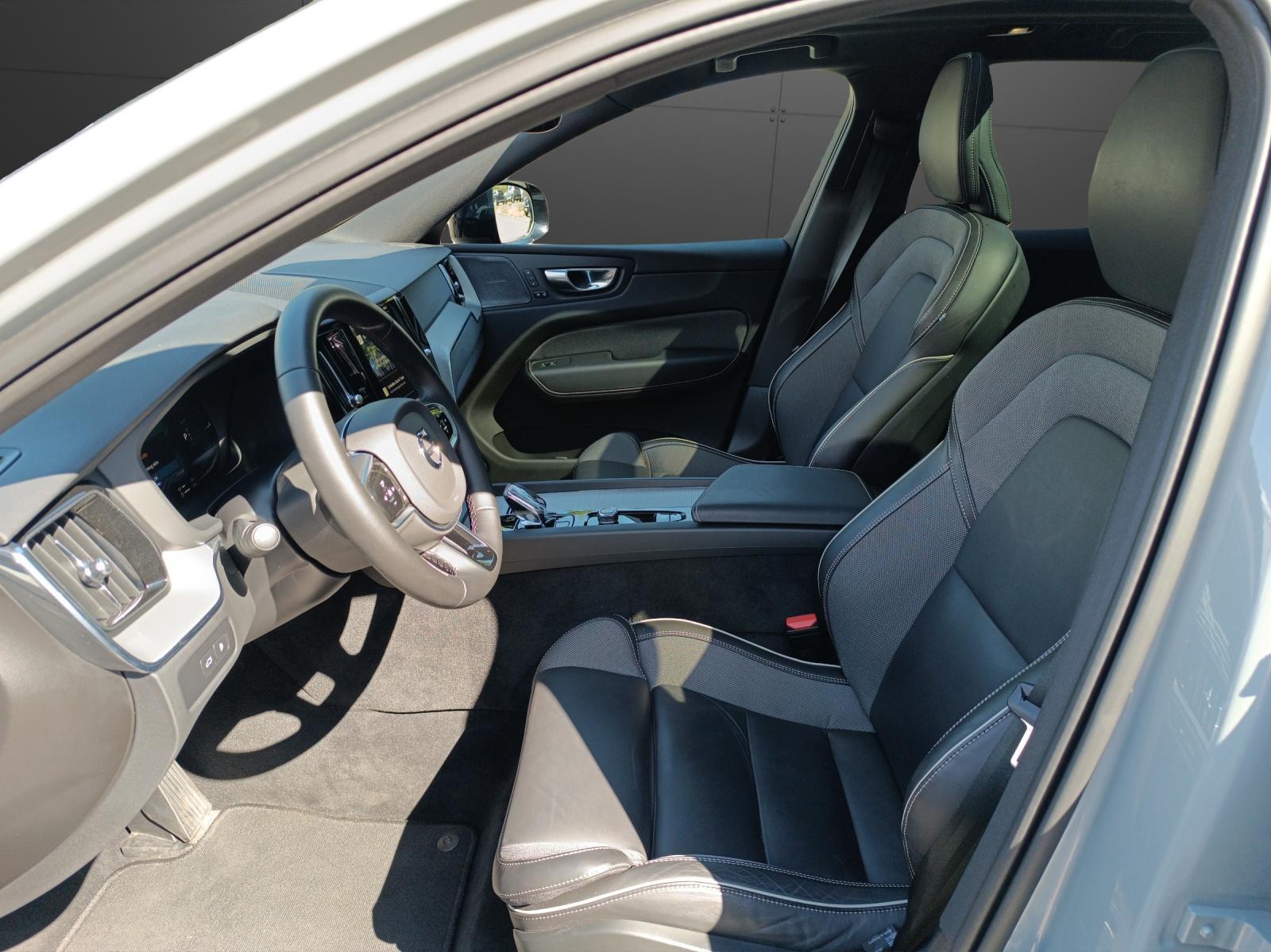 VOLVO XC60 2.0 T6 TE Plus Dark eAWD-image-9