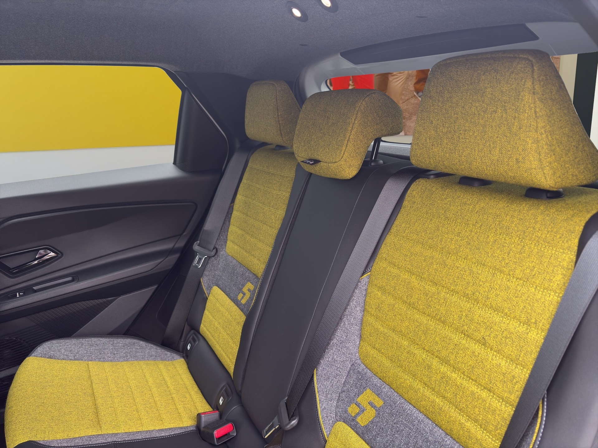 RENAULT R5 E-Tech Comfort Range 52 kWh Iconic Five-image-16