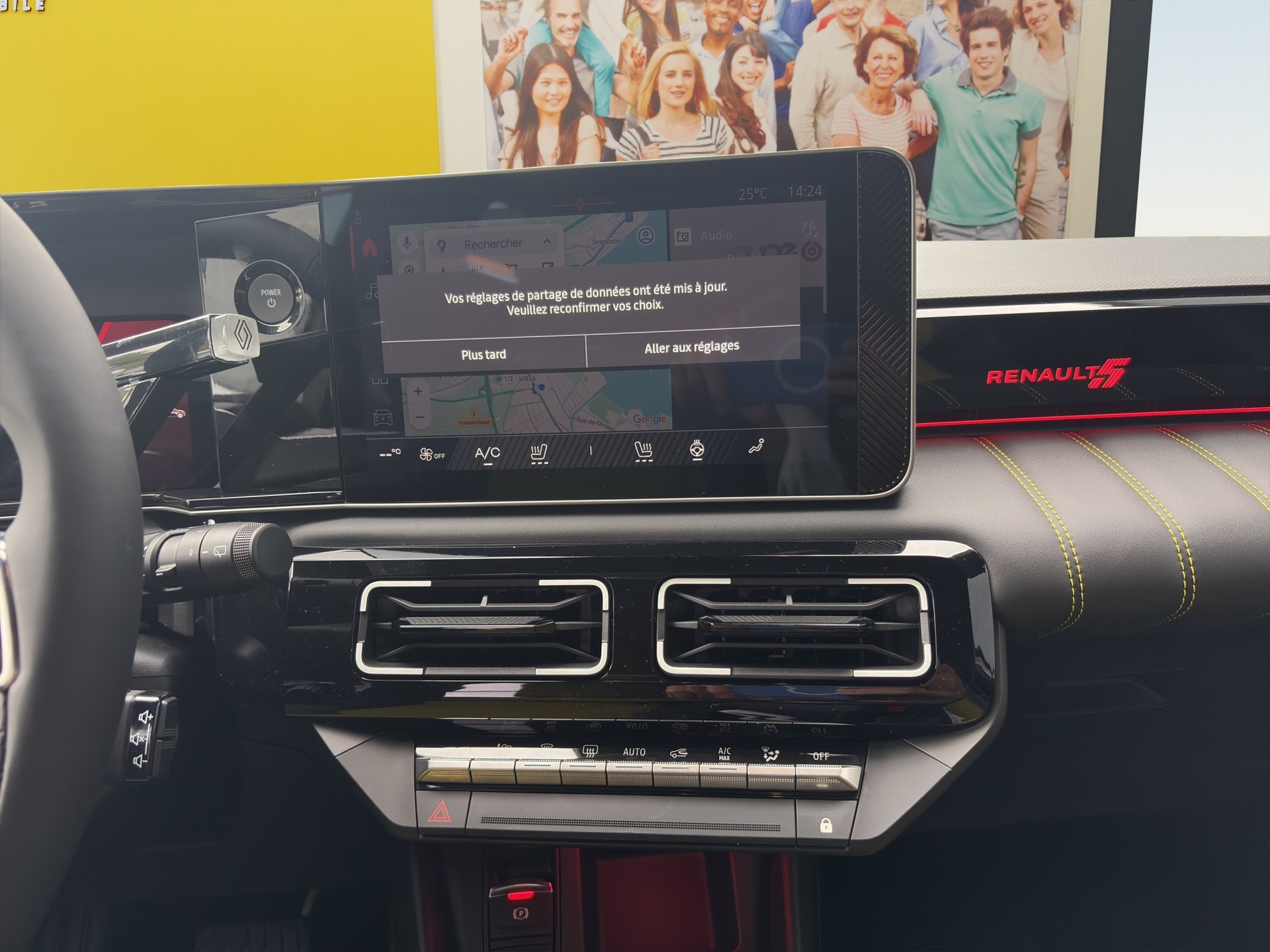 RENAULT R5 E-Tech Comfort Range 52 kWh Iconic Five-image-14