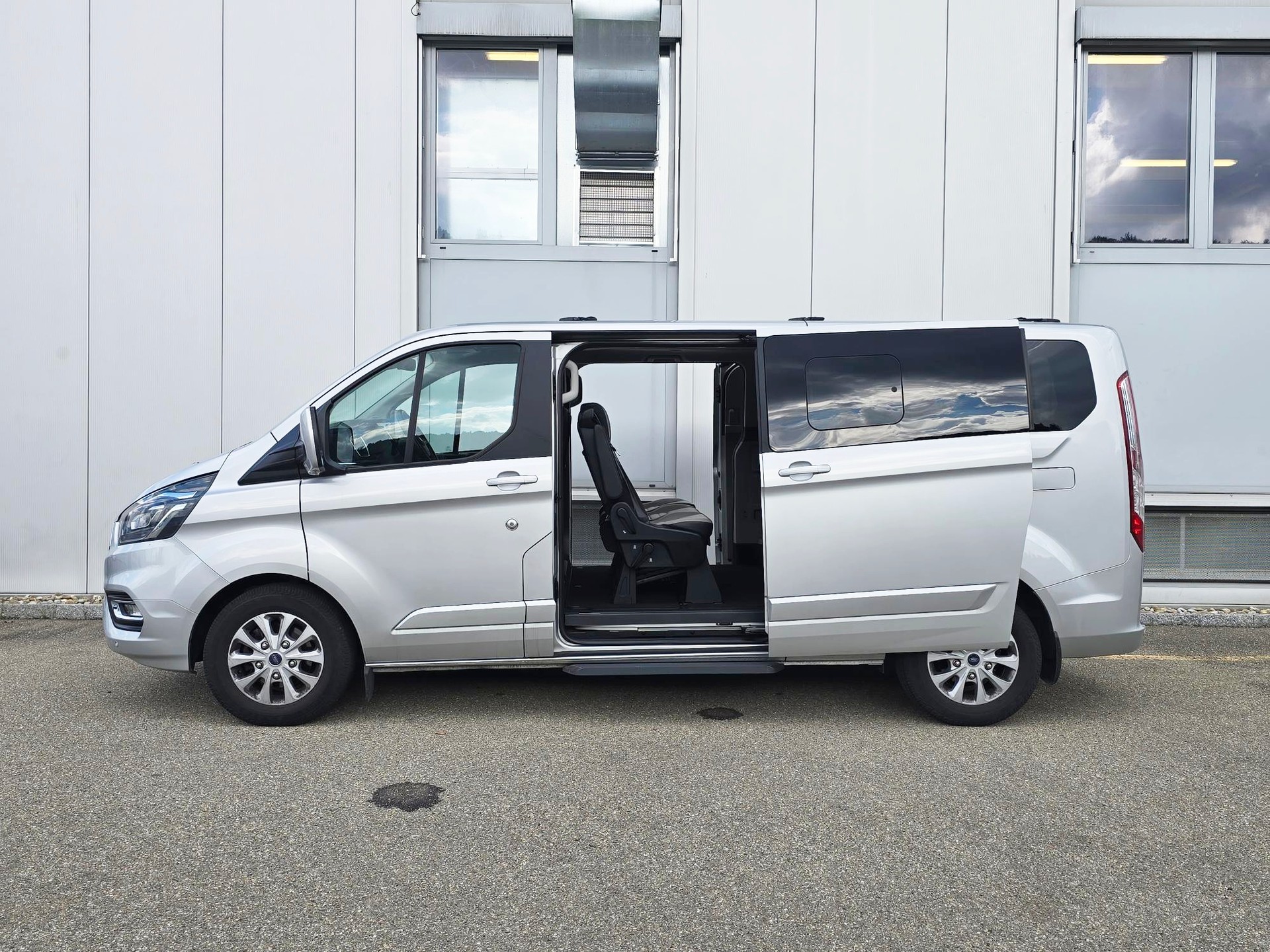 FORD Tourneo Custom 320 L2 Titanium Automat-image-3