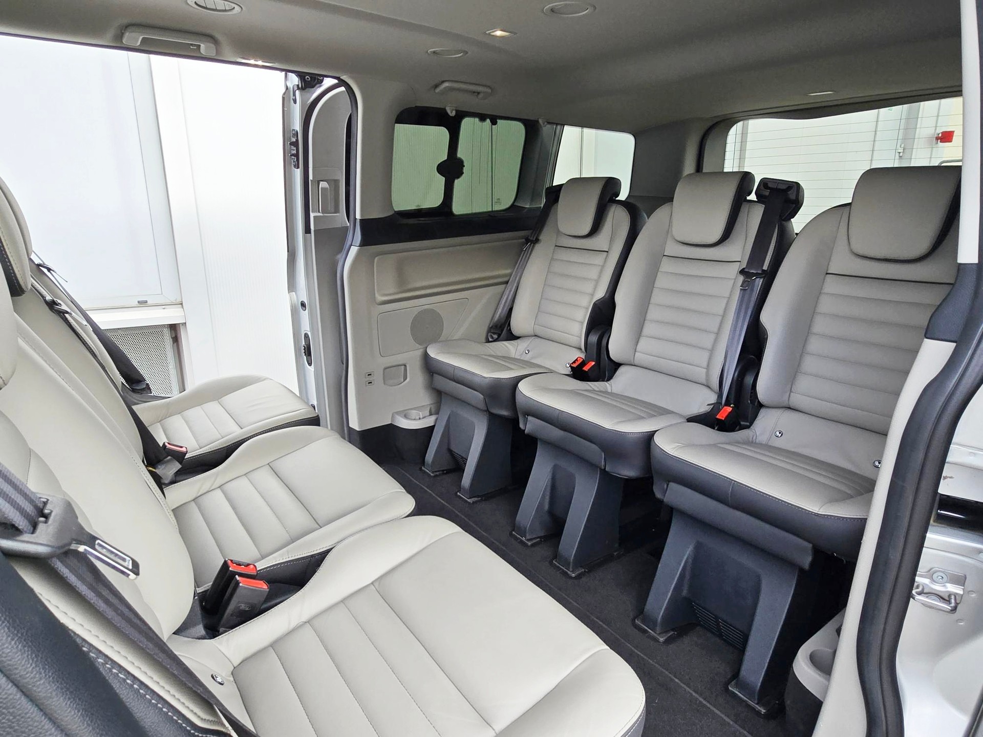 FORD Tourneo Custom 320 L2 Titanium Automat-image-2