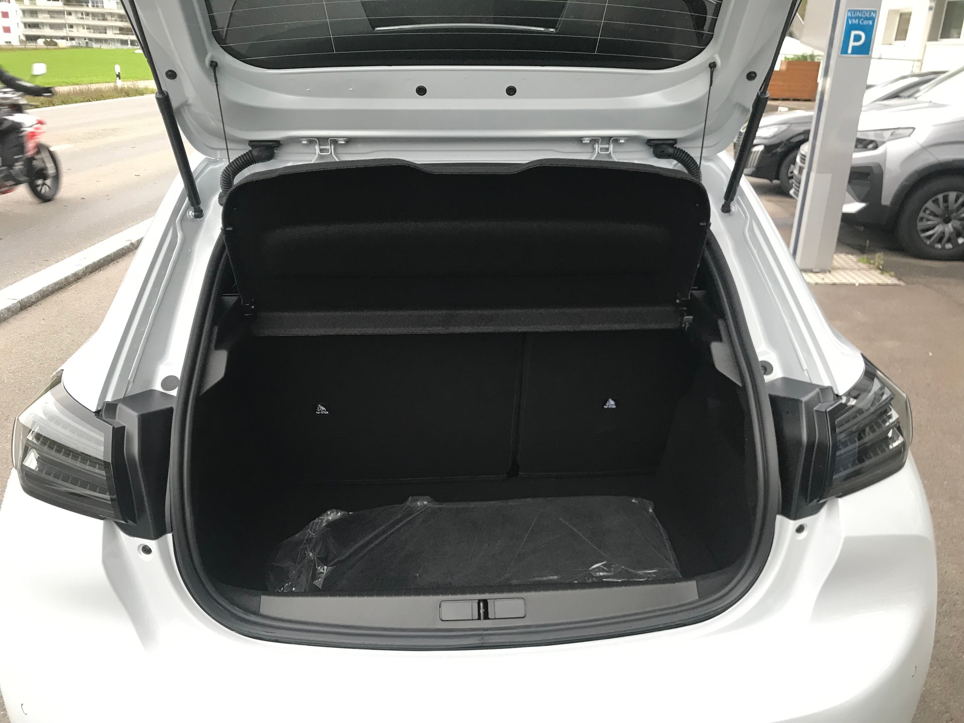 PEUGEOT 208 1.2 MHEV 110 GT-image-5