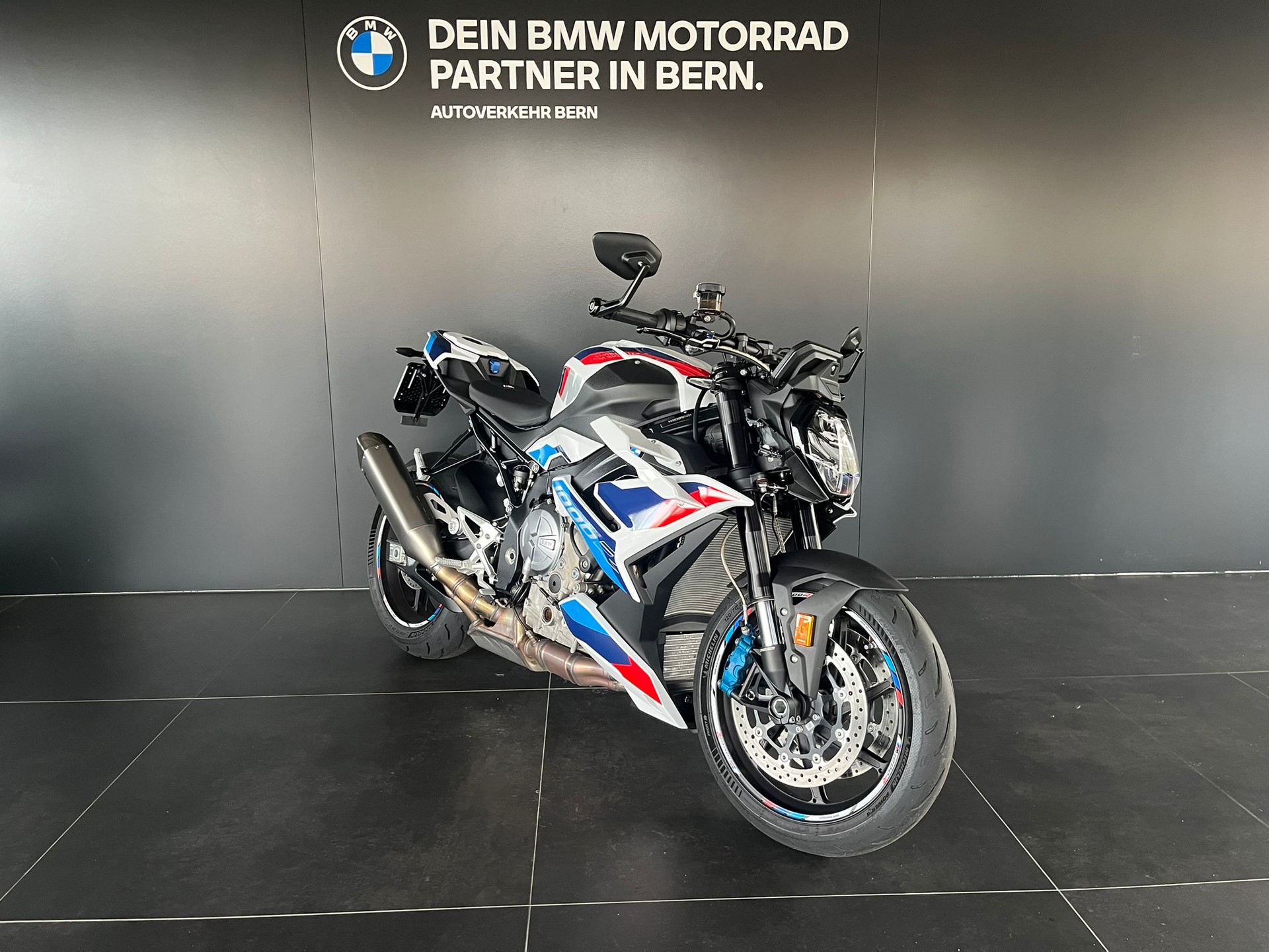 BMW M 1000 R-image-2