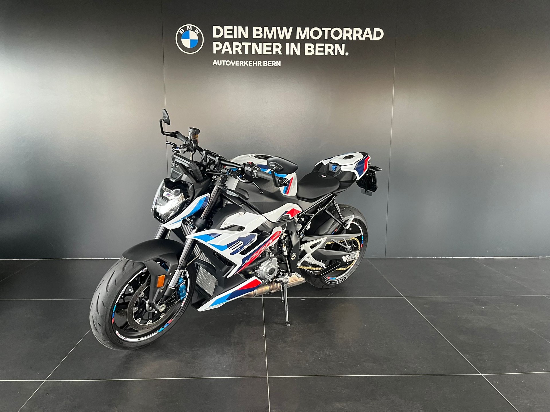 BMW M 1000 R-image-1