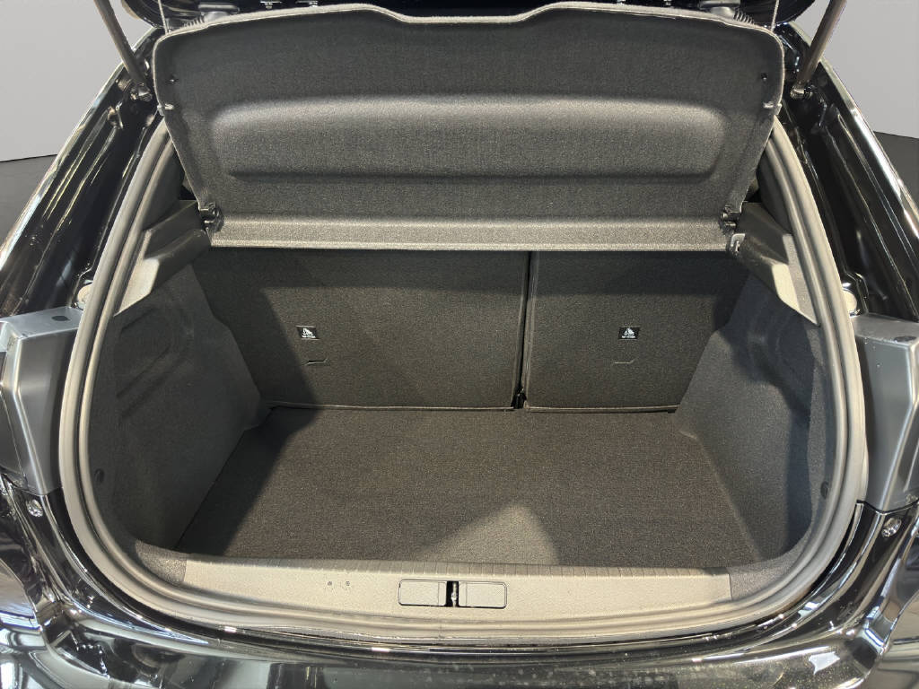 PEUGEOT 208 1.2 Hybrid Allure Premium-image-11