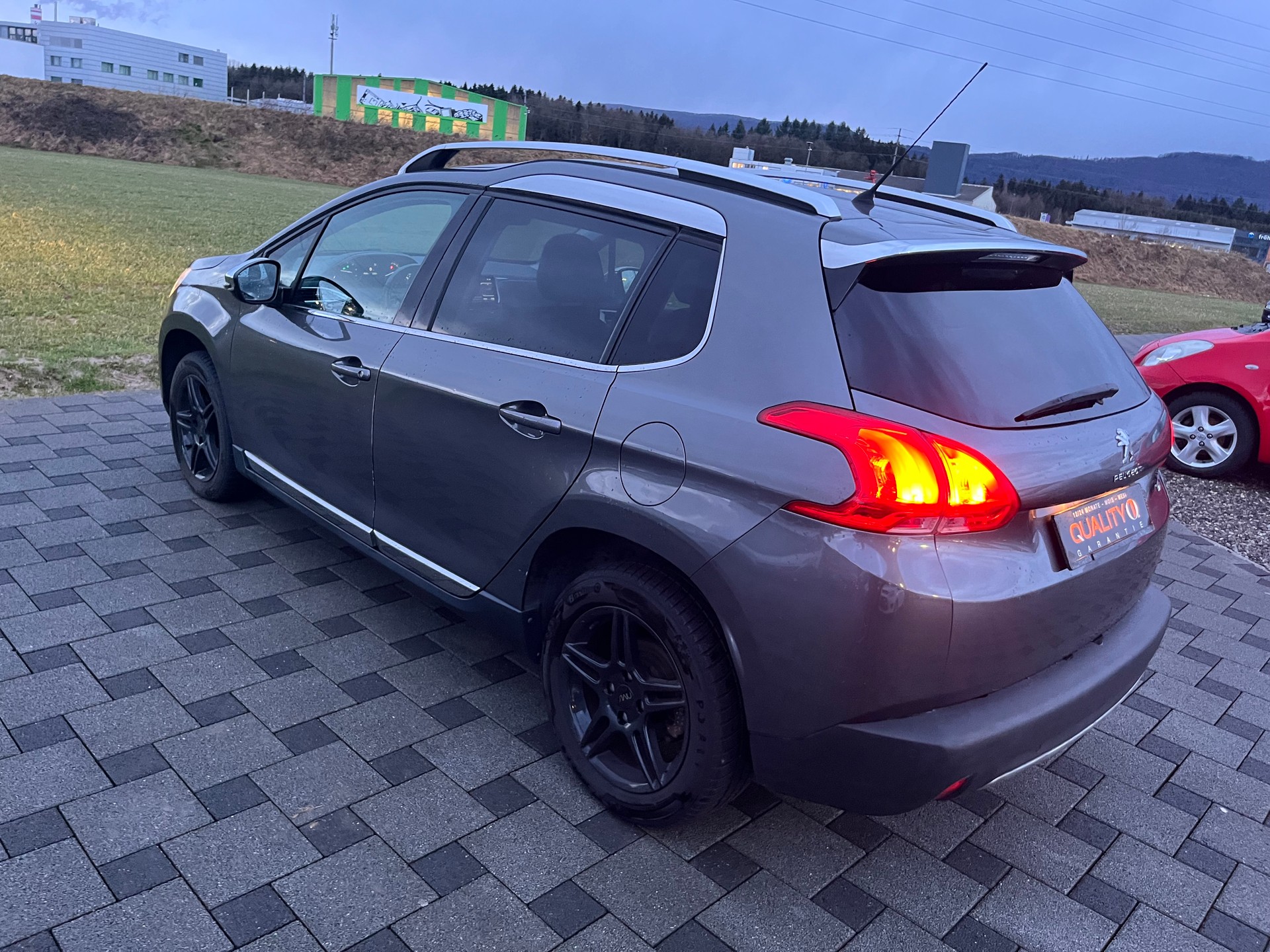 PEUGEOT 2008 1.6 e-HDi Allure EGS6-image-5