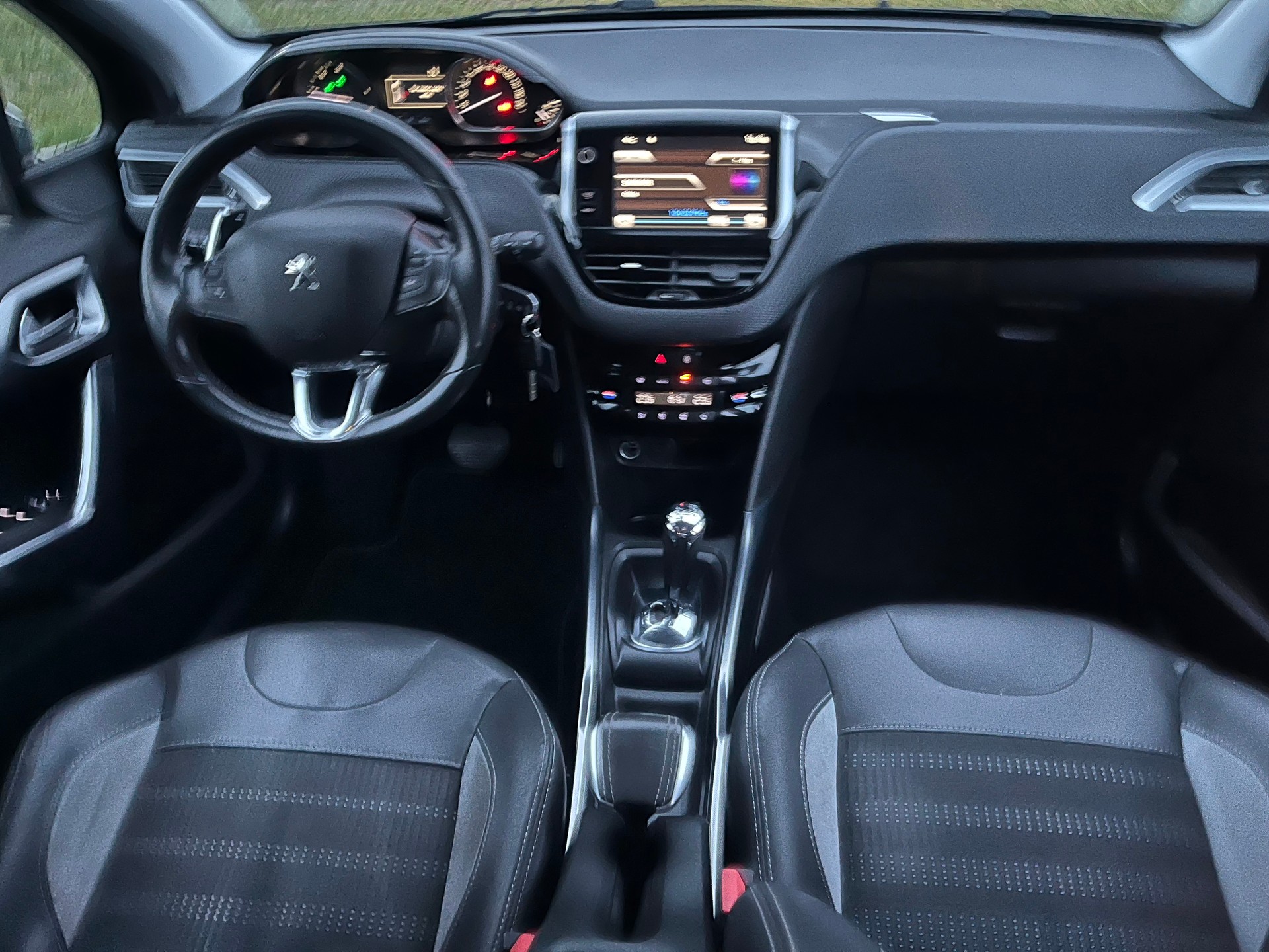 PEUGEOT 2008 1.6 e-HDi Allure EGS6-image-7