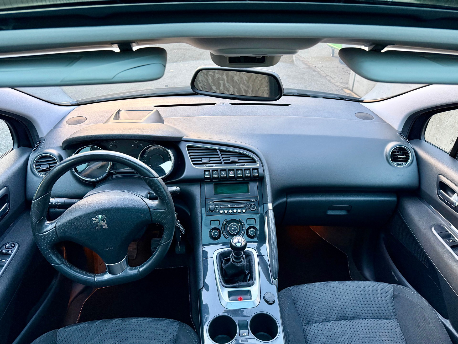 PEUGEOT 3008 1.6 16V T Sport Pack-image-9