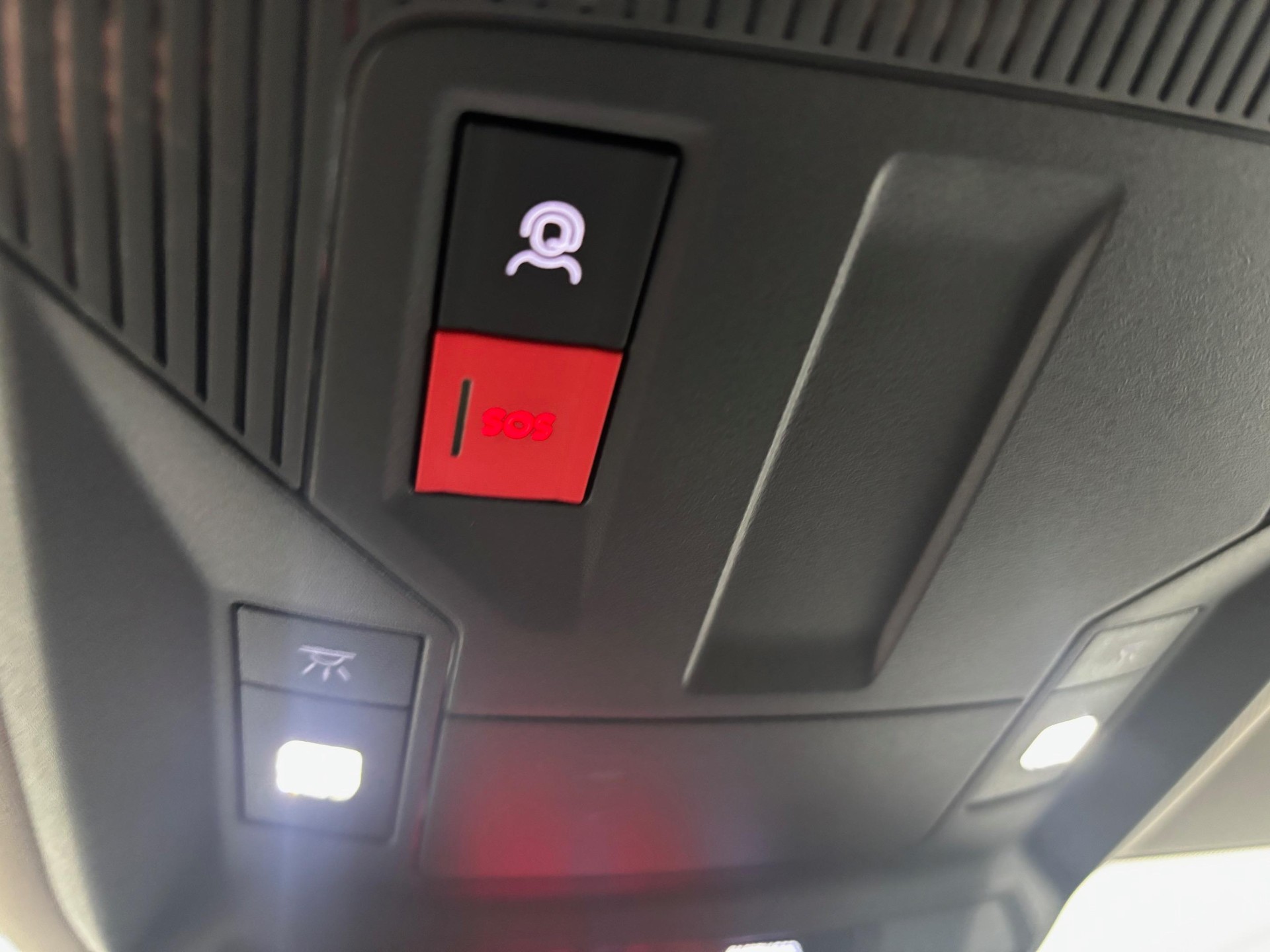 CITROEN C5 X 1.6 Plug-in Hybrid Shine-image-14