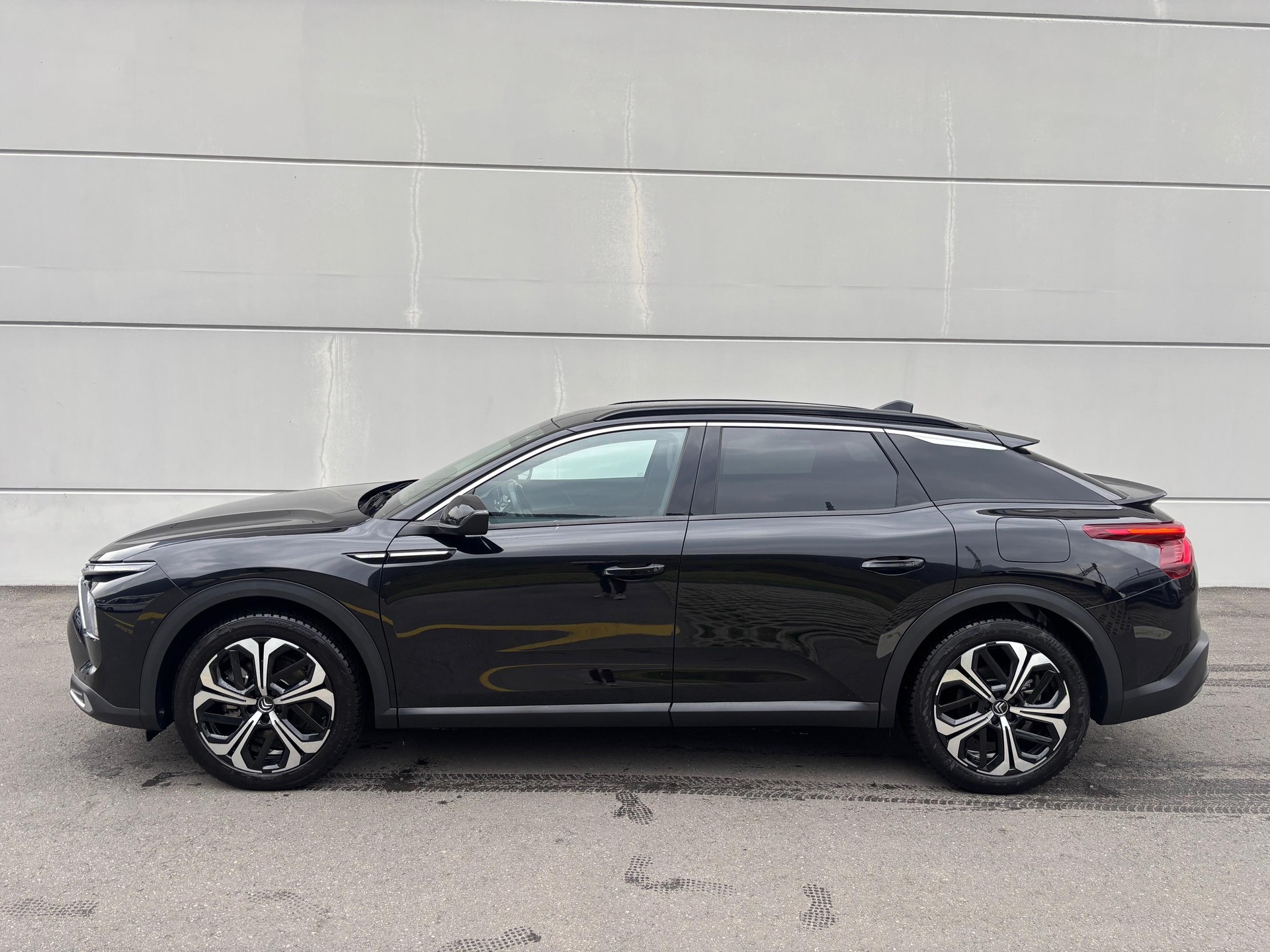 CITROEN C5 X 1.6 Plug-in Hybrid Shine-image-3