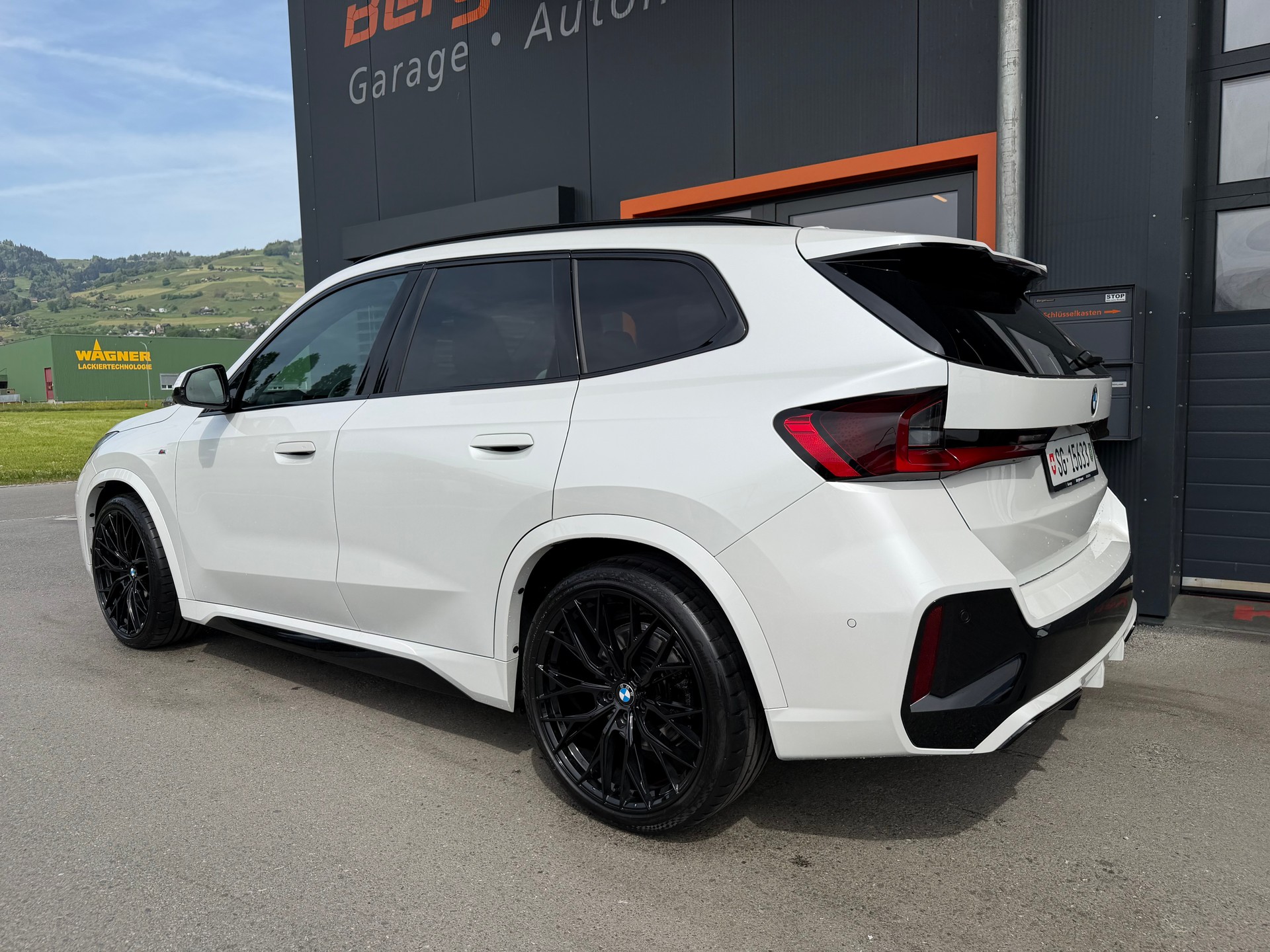 BMW X1 xDrive 23i 48V M Sport-showroom-element-2
