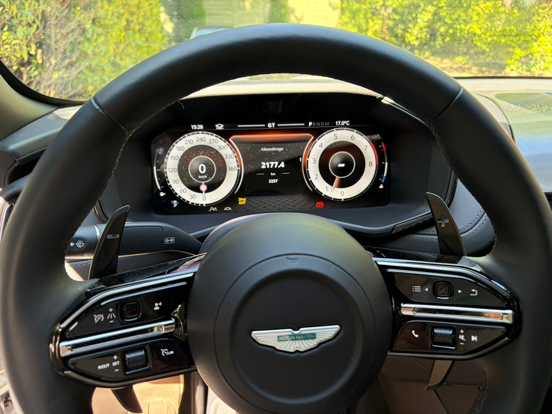 ASTON MARTIN DBX 707 4.0 V8 B-Turbo-image-6