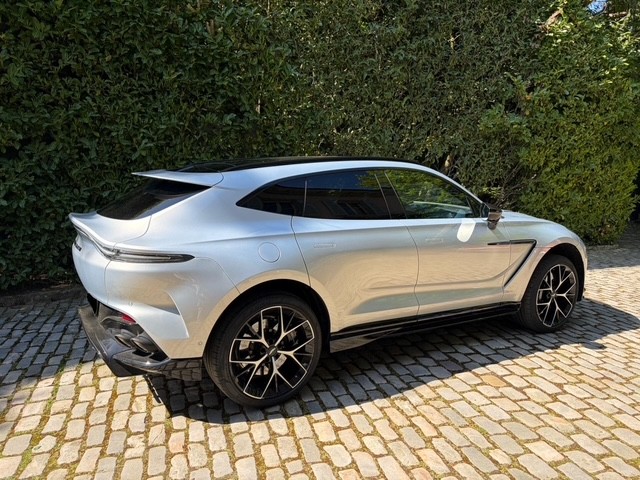 ASTON MARTIN DBX 707 4.0 V8 B-Turbo-image-2