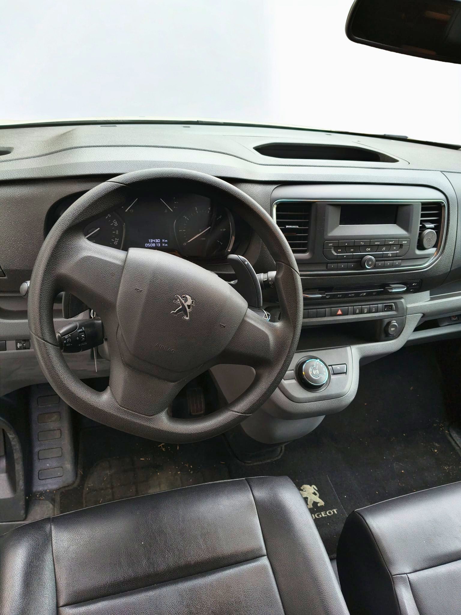 PEUGEOT Expert Traveller 2.0 BlueHDi Lang EAT-image-4