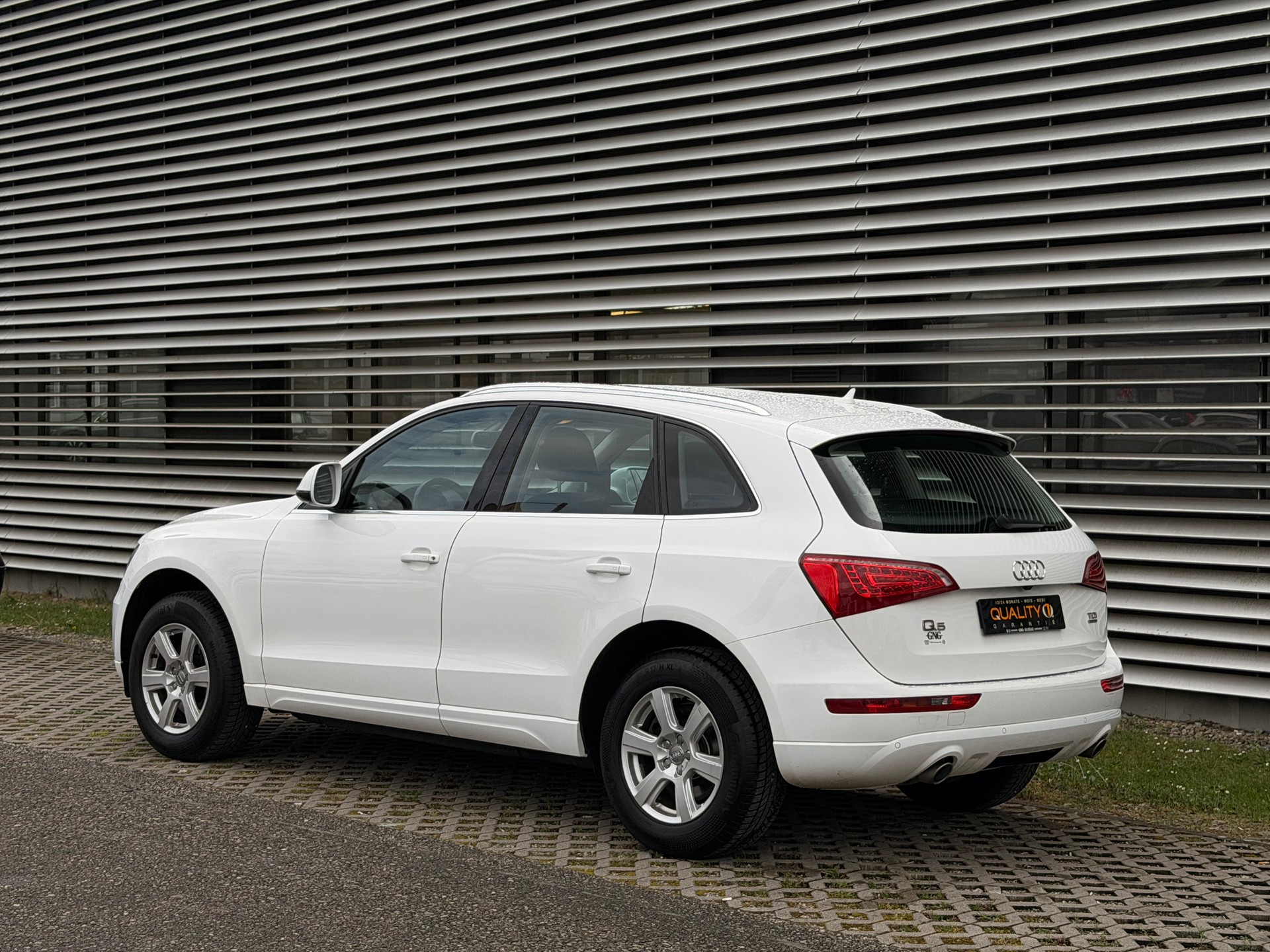 AUDI Q5 3.0 TDI quattro S-tronic-image-5
