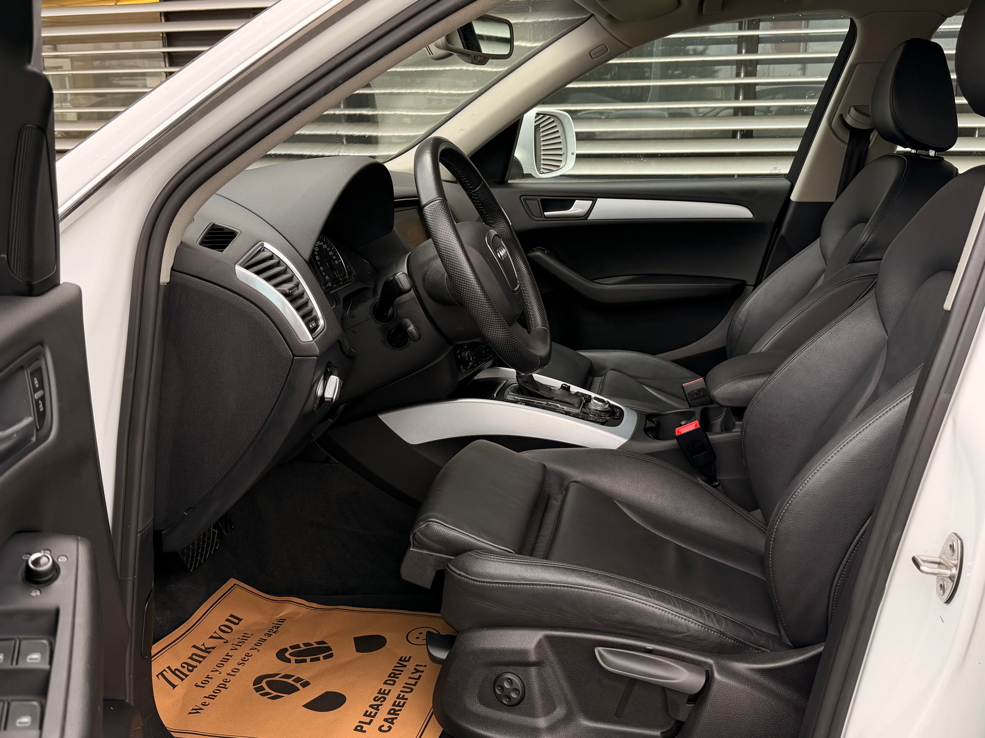 AUDI Q5 3.0 TDI quattro S-tronic-image-17