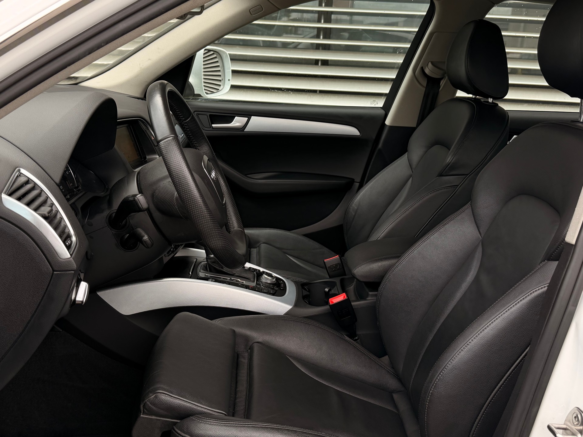 AUDI Q5 3.0 TDI quattro S-tronic-image-18
