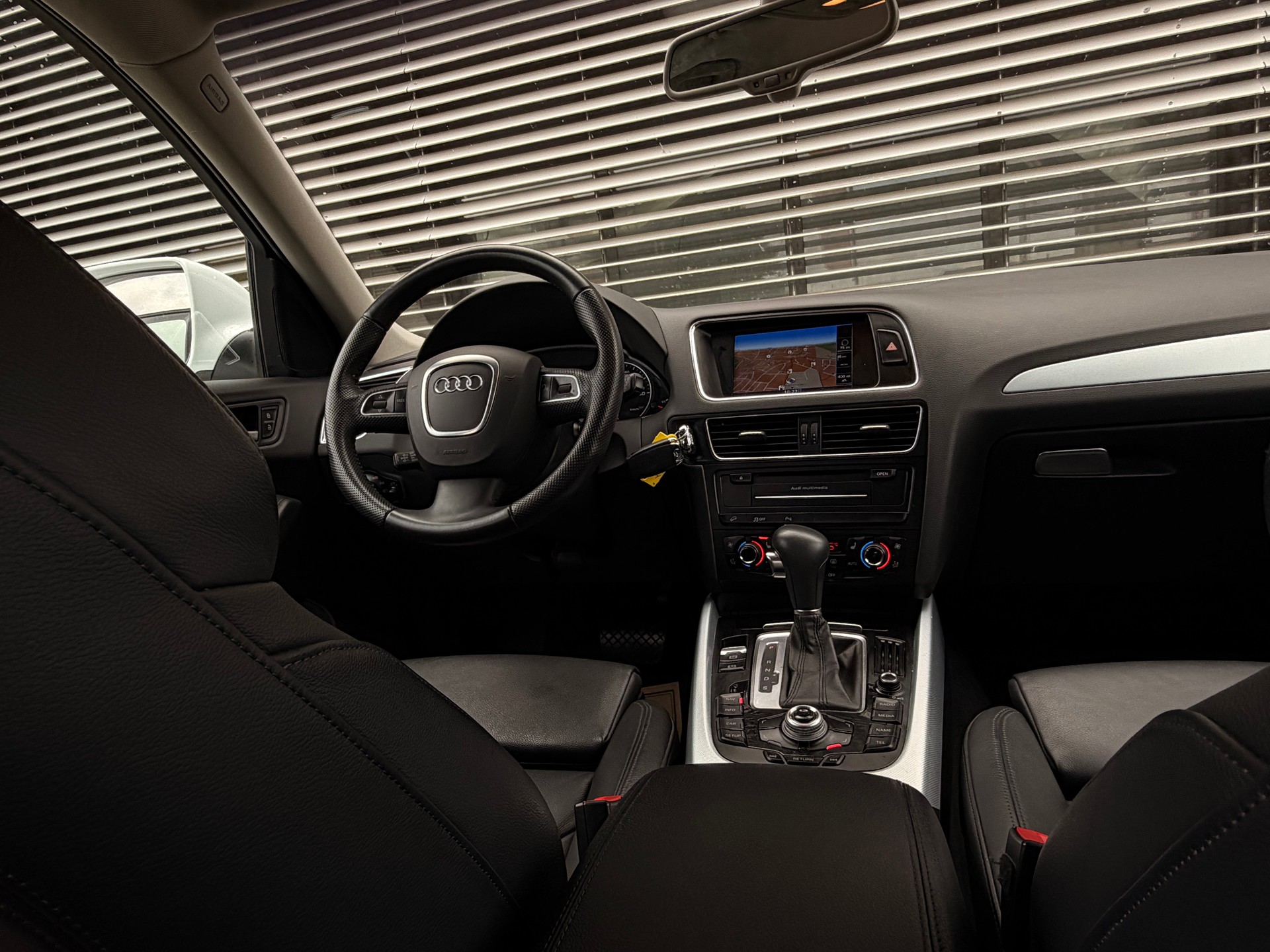 AUDI Q5 3.0 TDI quattro S-tronic-image-27