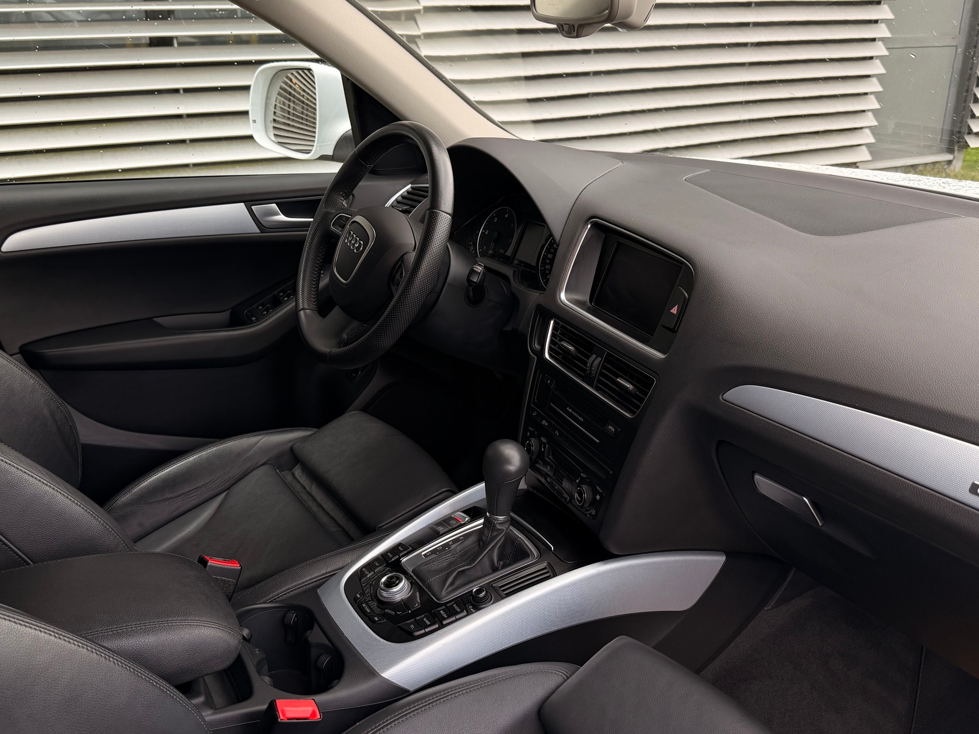 AUDI Q5 3.0 TDI quattro S-tronic-image-10