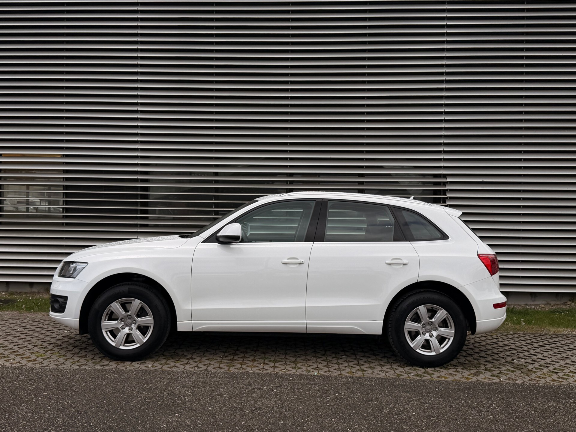 AUDI Q5 3.0 TDI quattro S-tronic-showroom-element-3