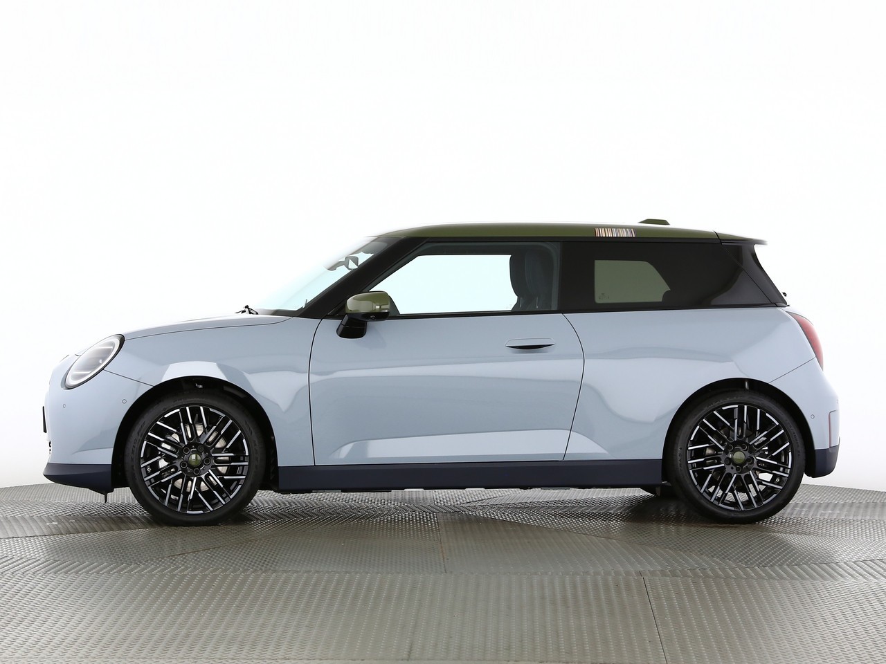 MINI Cooper SE-showroom-element-2