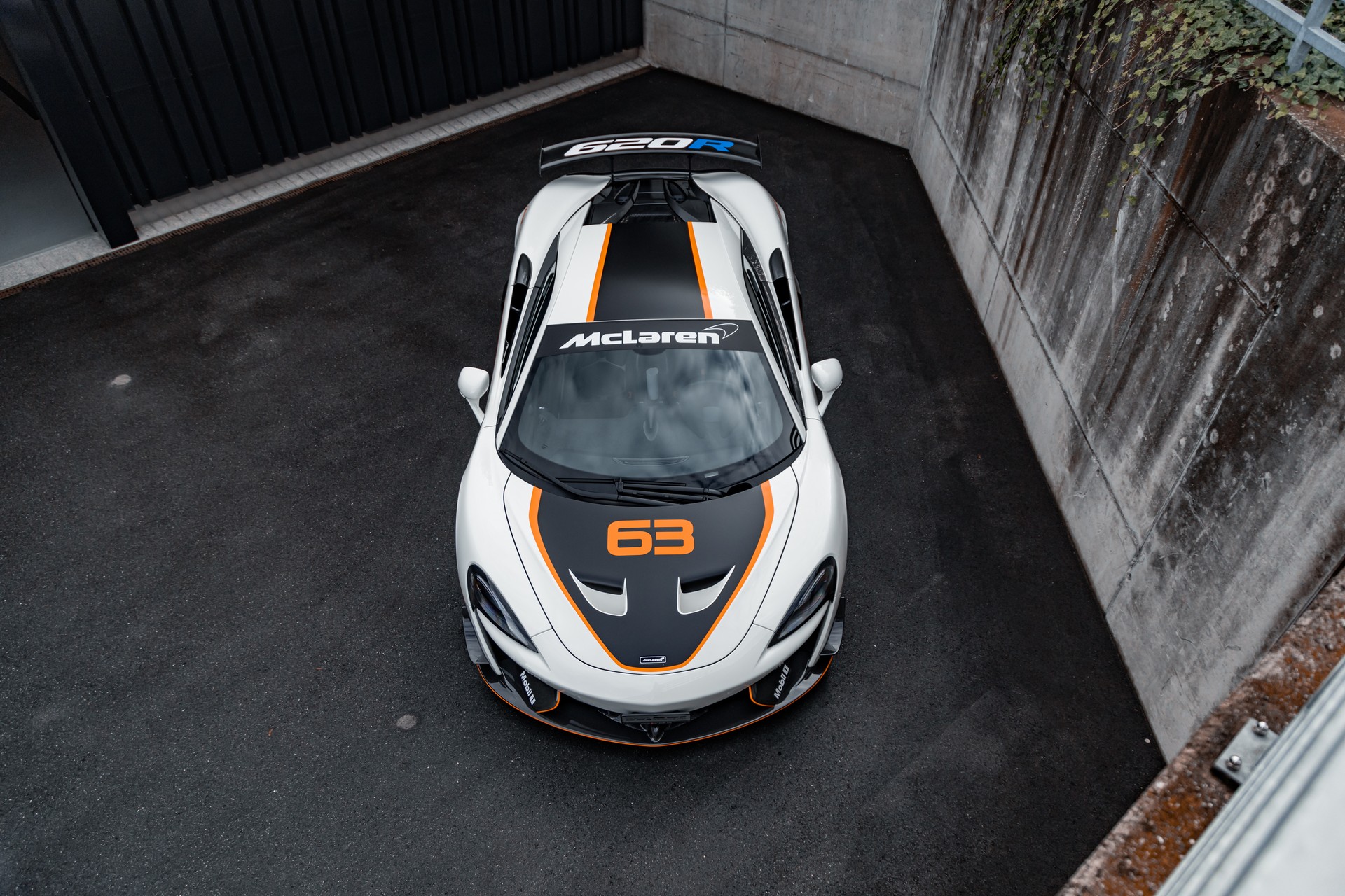 McLAREN 620R 1of225-showroom-element-3