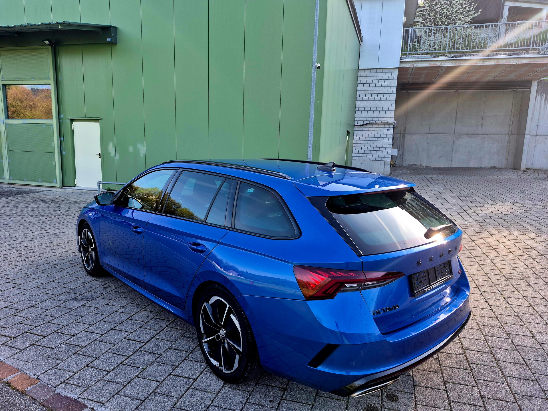 SKODA Octavia Combi 2.0 TDI DSG RS 4x4-image-4