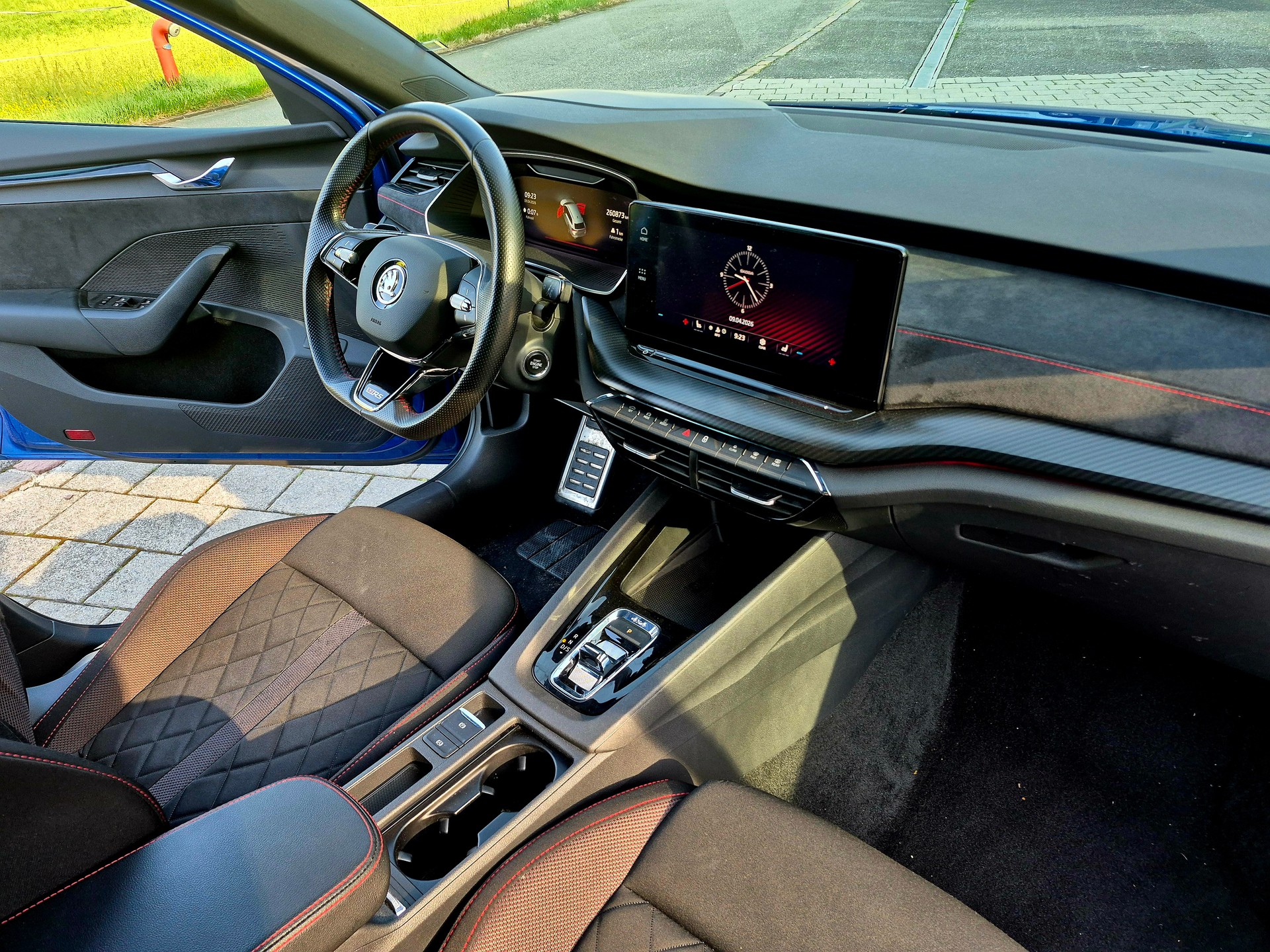 SKODA Octavia Combi 2.0 TDI DSG RS 4x4-image-9