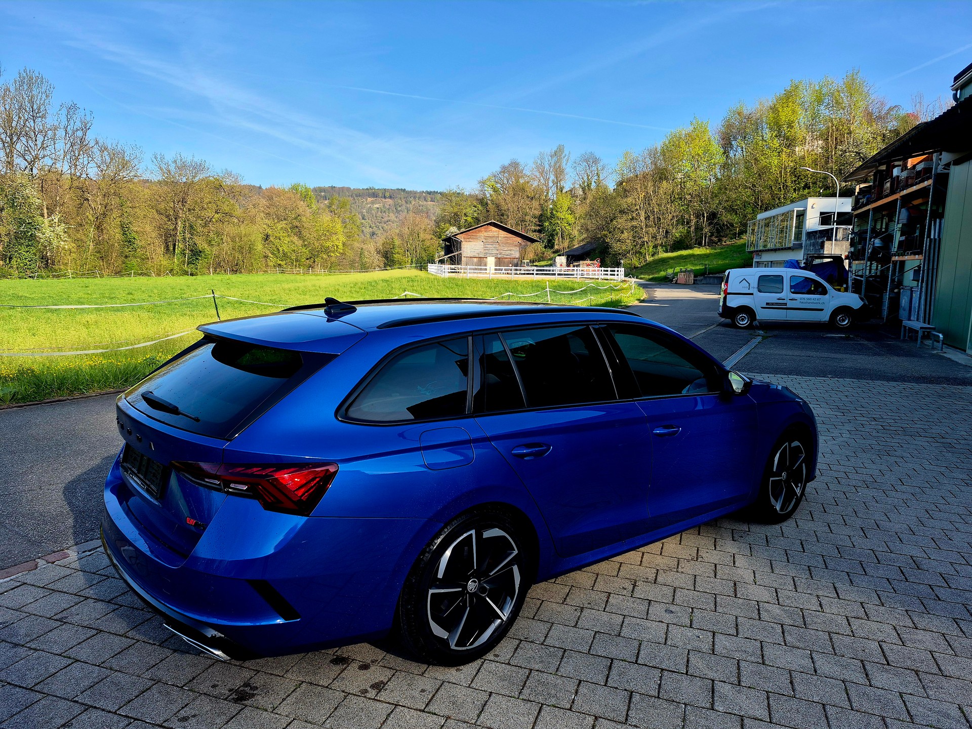 SKODA Octavia Combi 2.0 TDI DSG RS 4x4-image-3