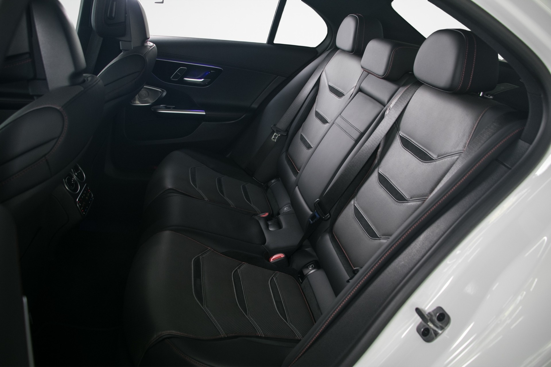 MERCEDES-BENZ C 63 S AMG E Performance 4 Matic-image-16