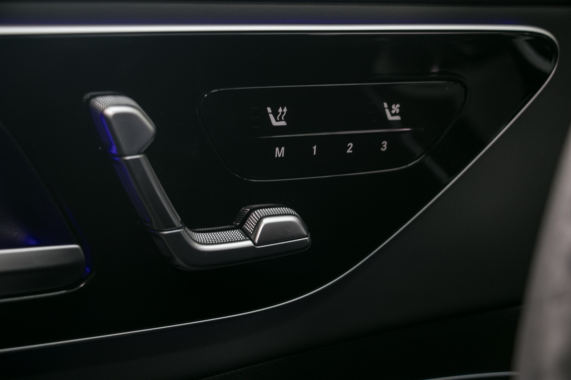 MERCEDES-BENZ C 63 S AMG E Performance 4 Matic-image-9
