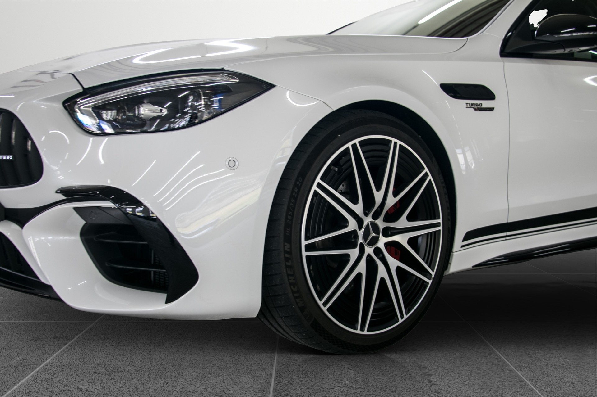 MERCEDES-BENZ C 63 S AMG E Performance 4 Matic-image-21
