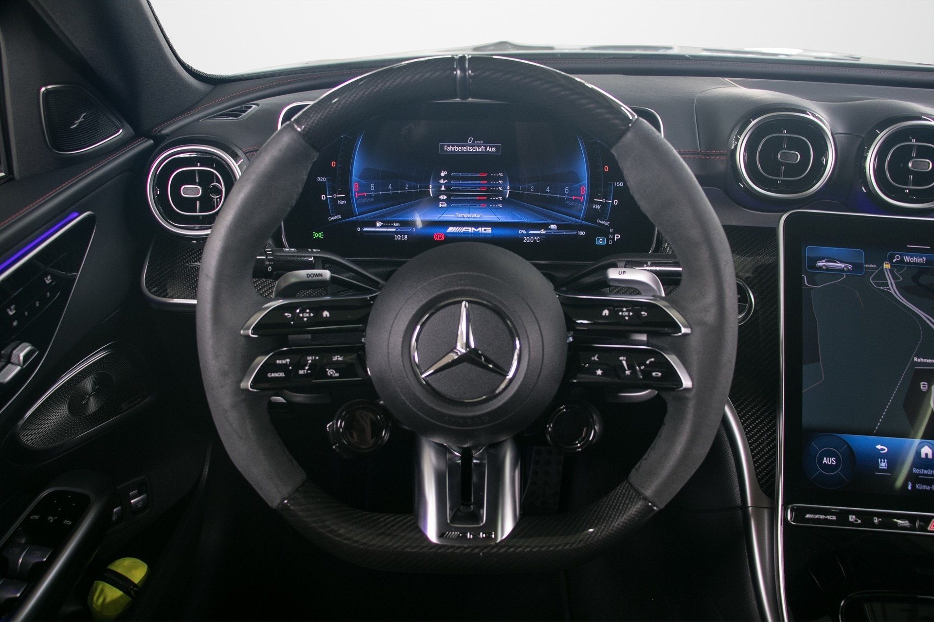 MERCEDES-BENZ C 63 S AMG E Performance 4 Matic-image-4