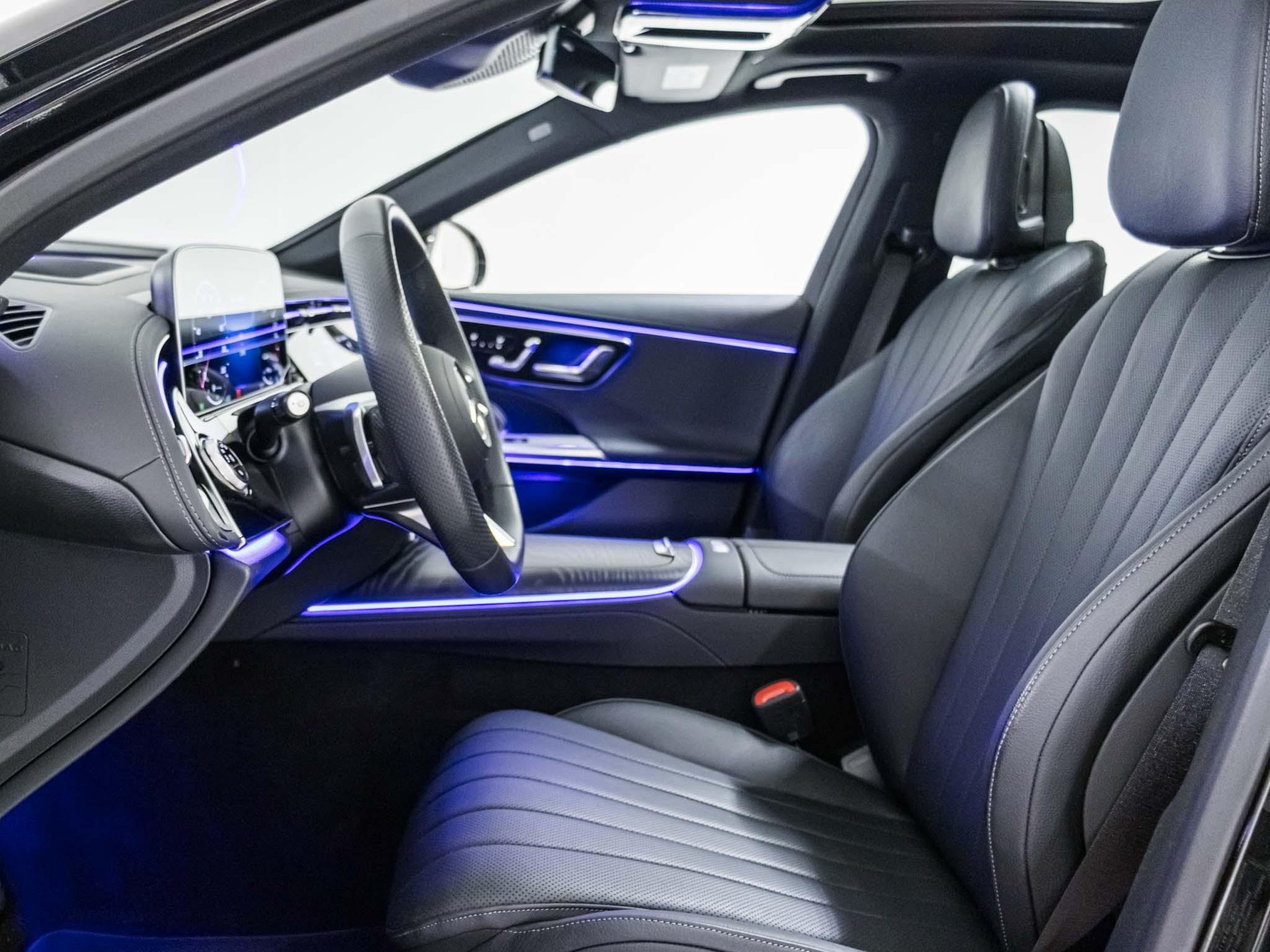 MERCEDES-BENZ E 300 e 4MATIC-image-6