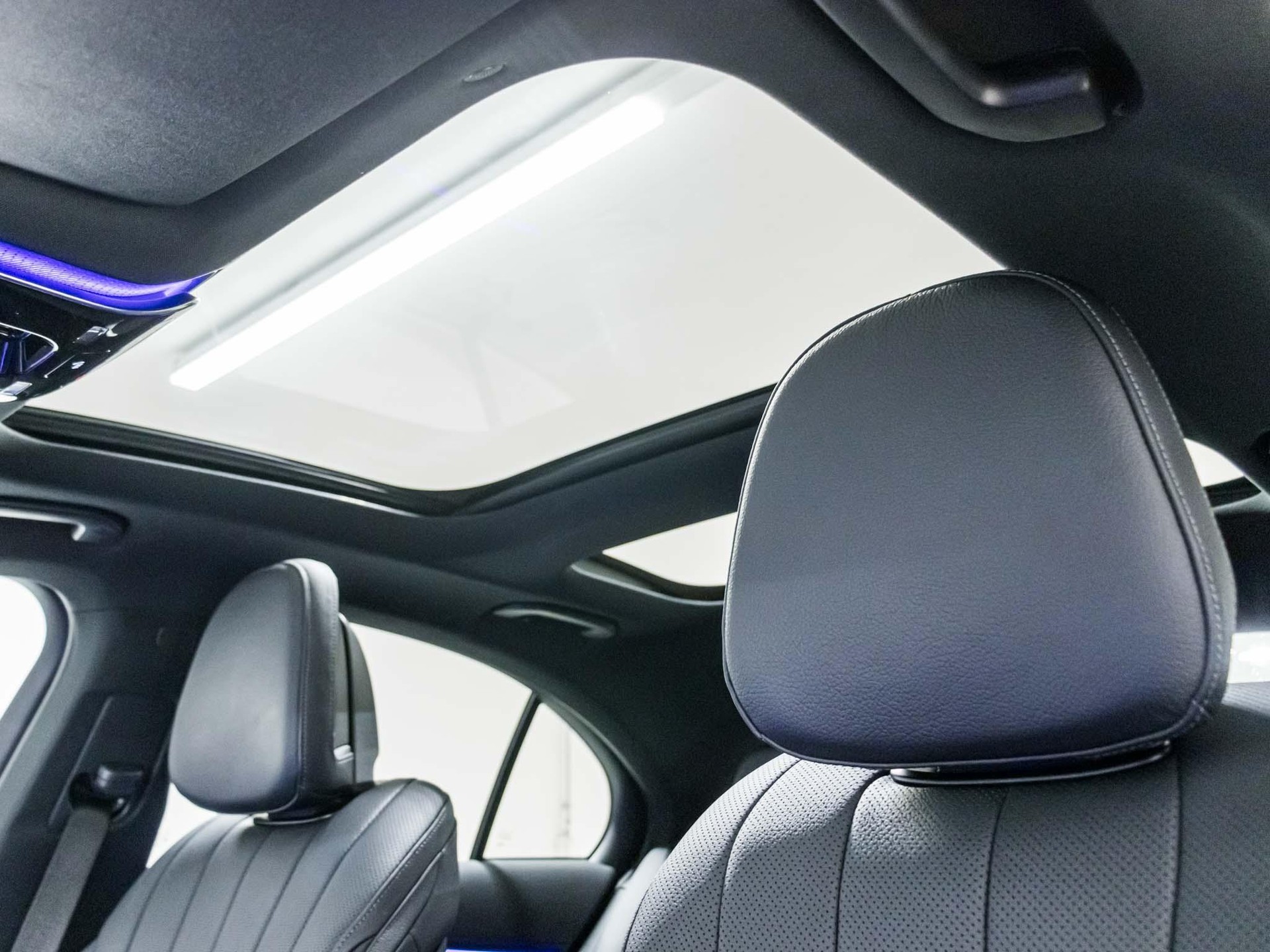 MERCEDES-BENZ E 300 e 4MATIC-image-8