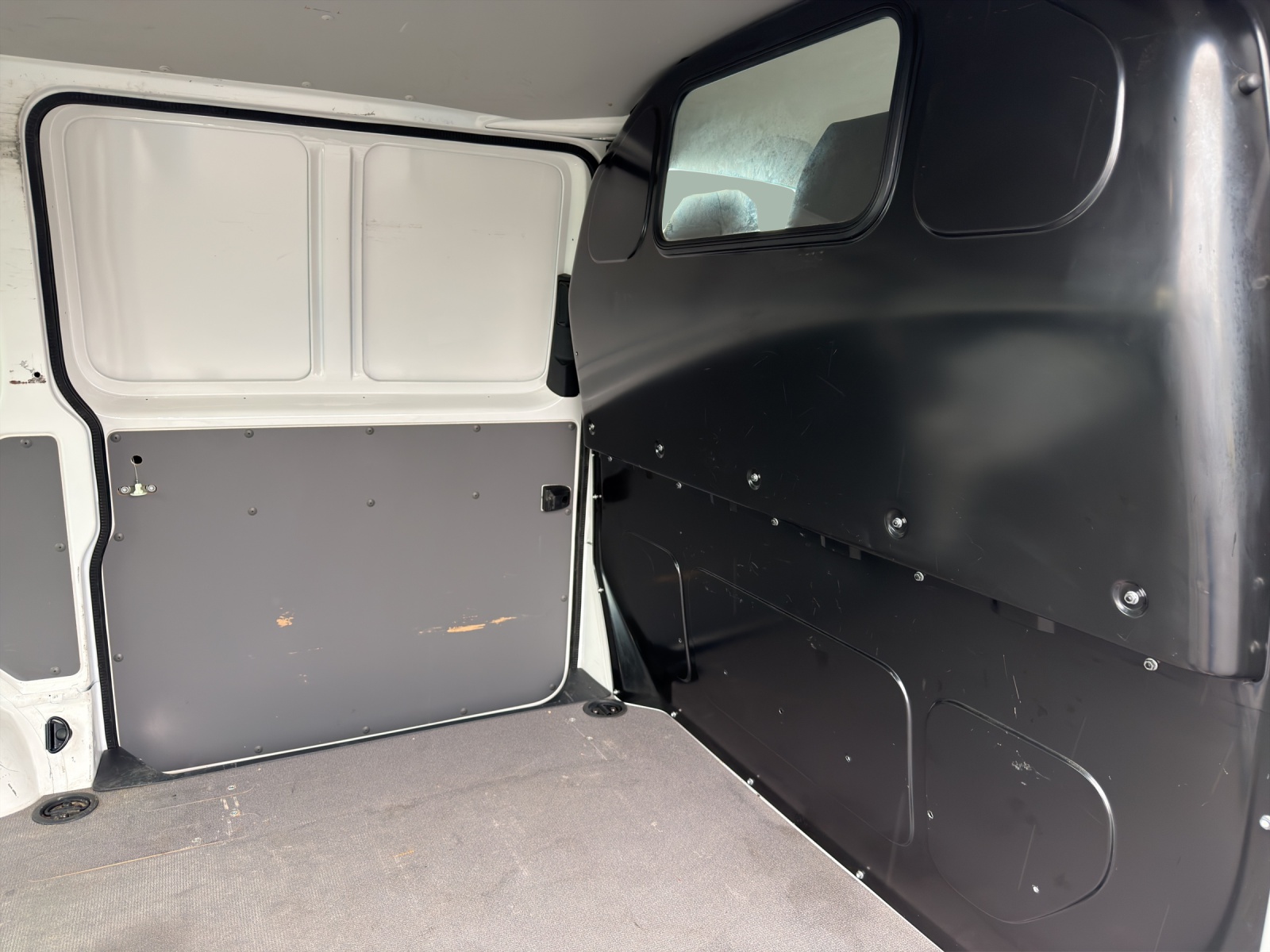 VW T6.1 2.0 TDI Entry-image-11