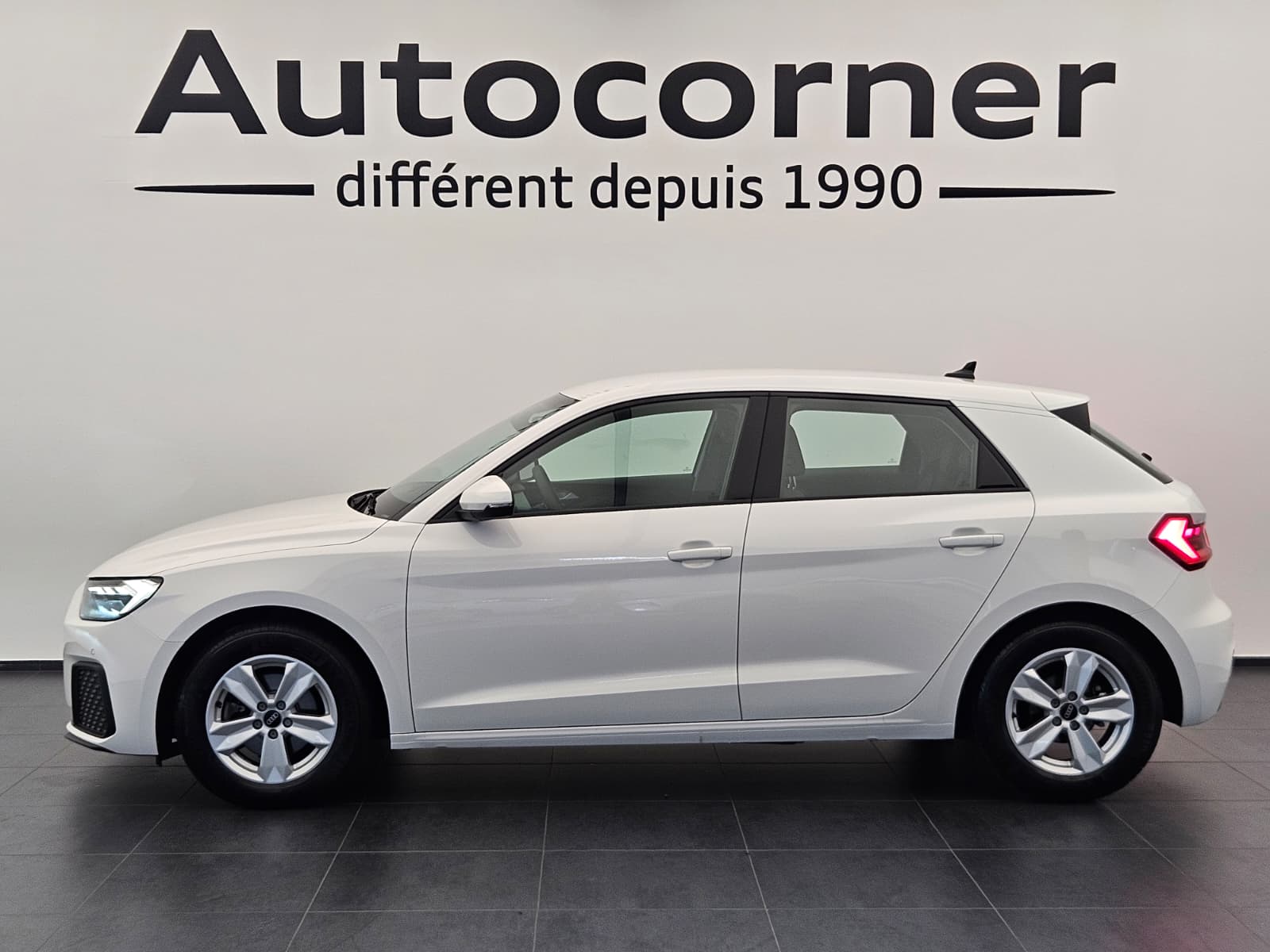 AUDI A1 Sportback 30 TFSI Attraction S-tronic-showroom-element-1